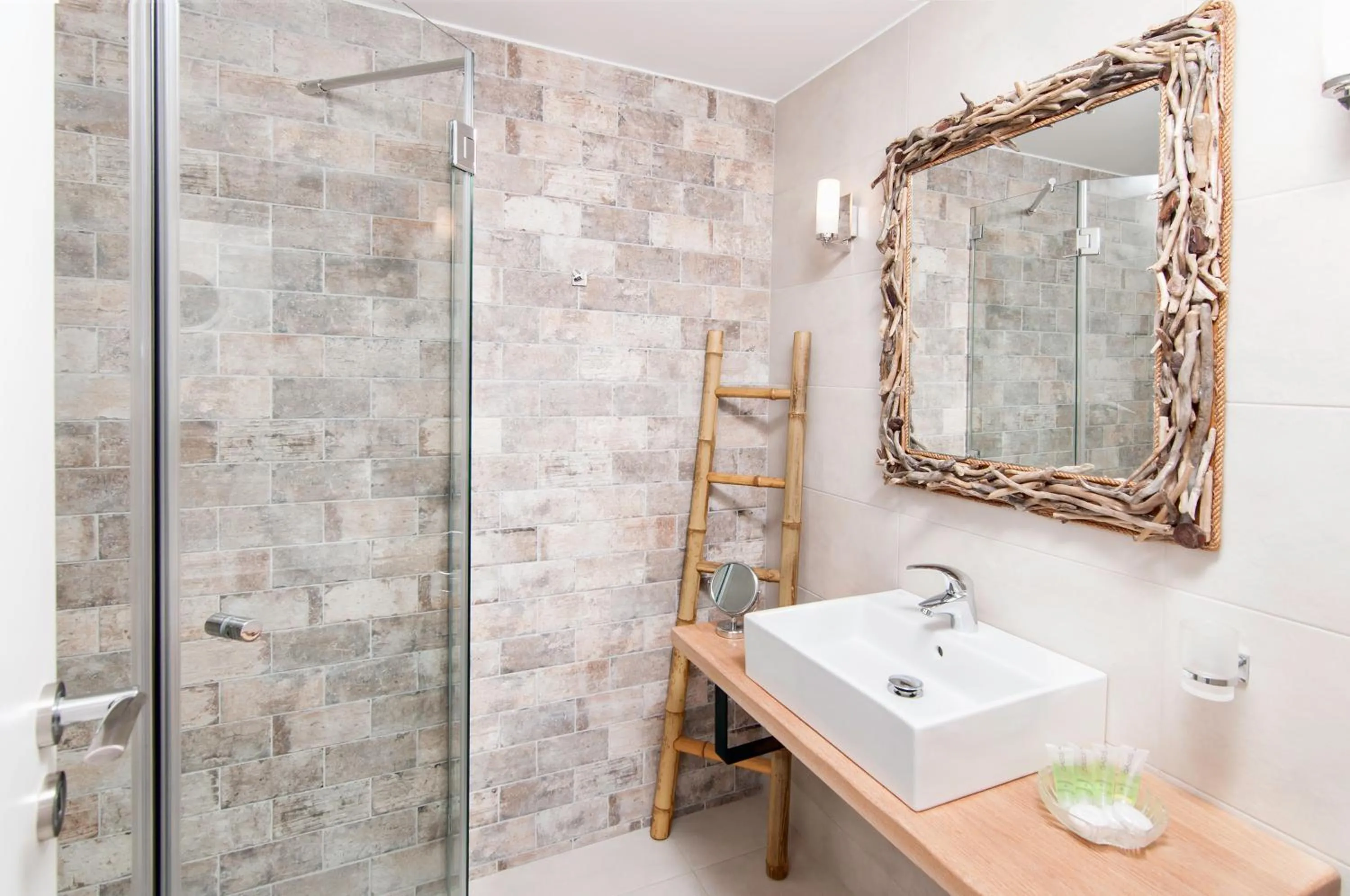 Photo of the whole room in Skopelitis Village