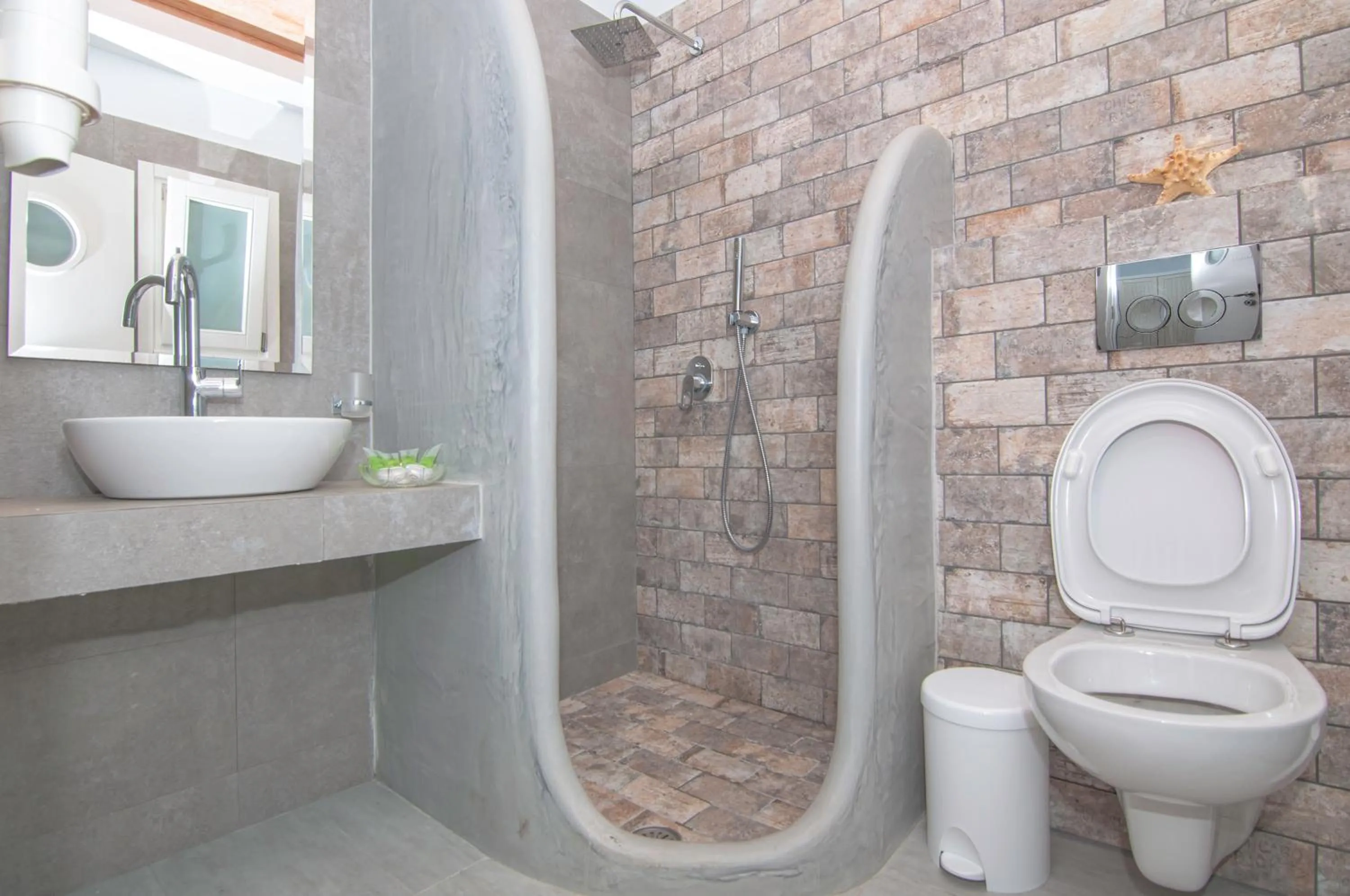 Photo of the whole room in Skopelitis Village