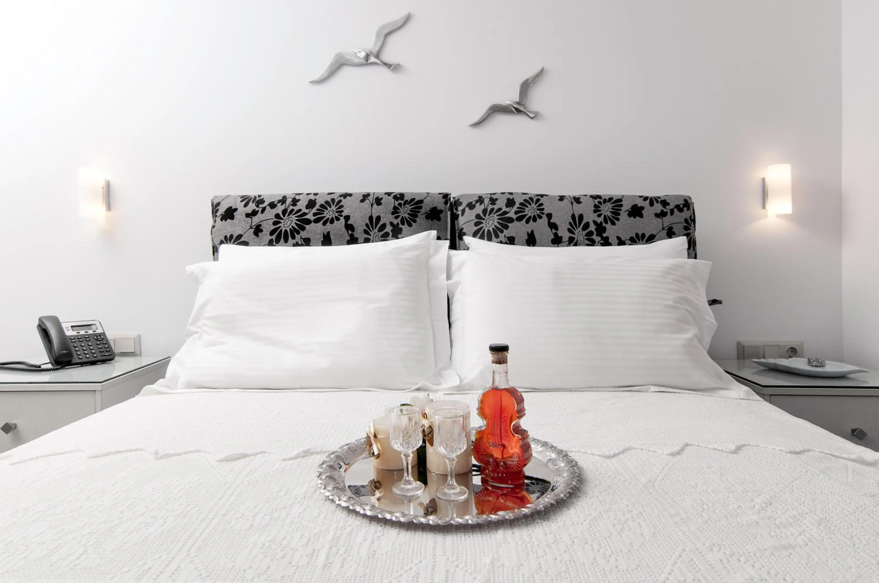 Photo of the whole room, Bed in Skopelitis Village