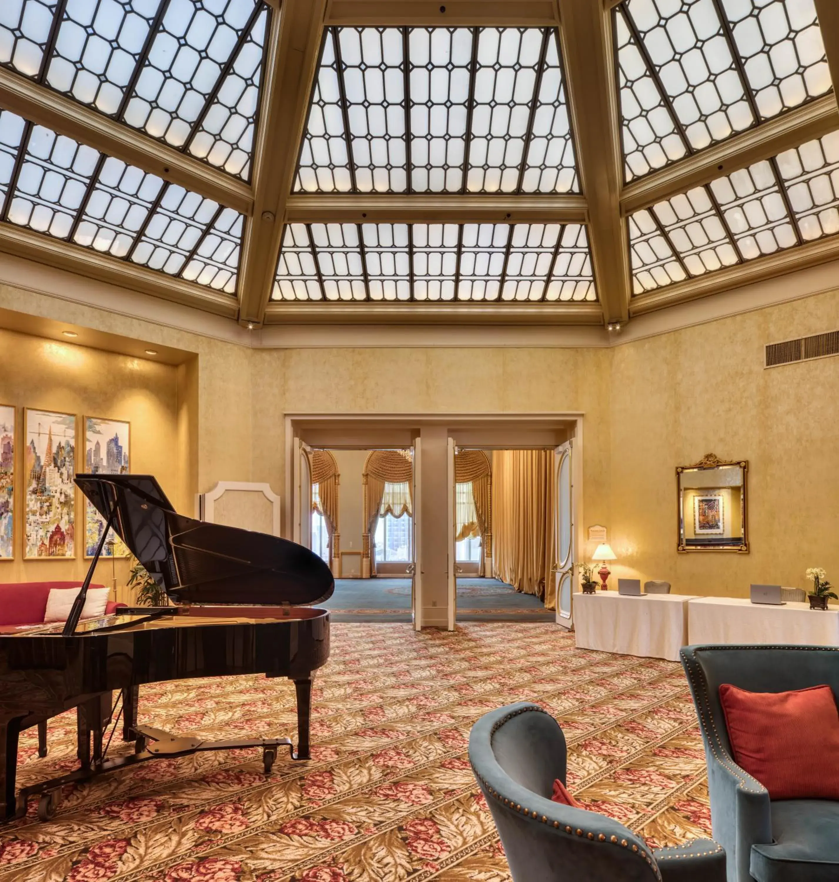 Lobby or reception in InterContinental Mark Hopkins San Francisco by IHG Lobby or reception in InterContinental Mark Hopkins San Francisco by IHG