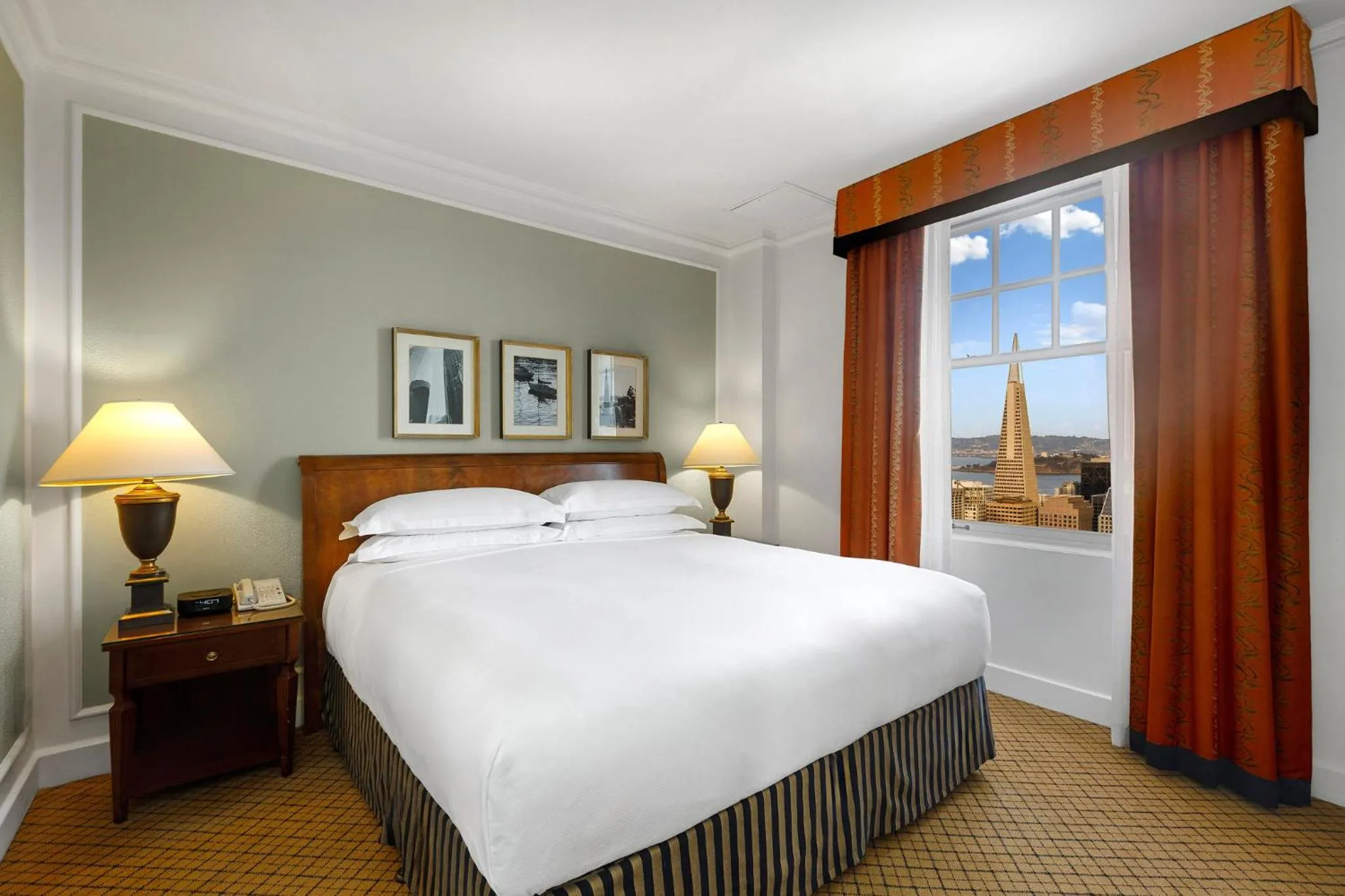 Photo of the whole room, Bed in InterContinental Mark Hopkins San Francisco by IHG