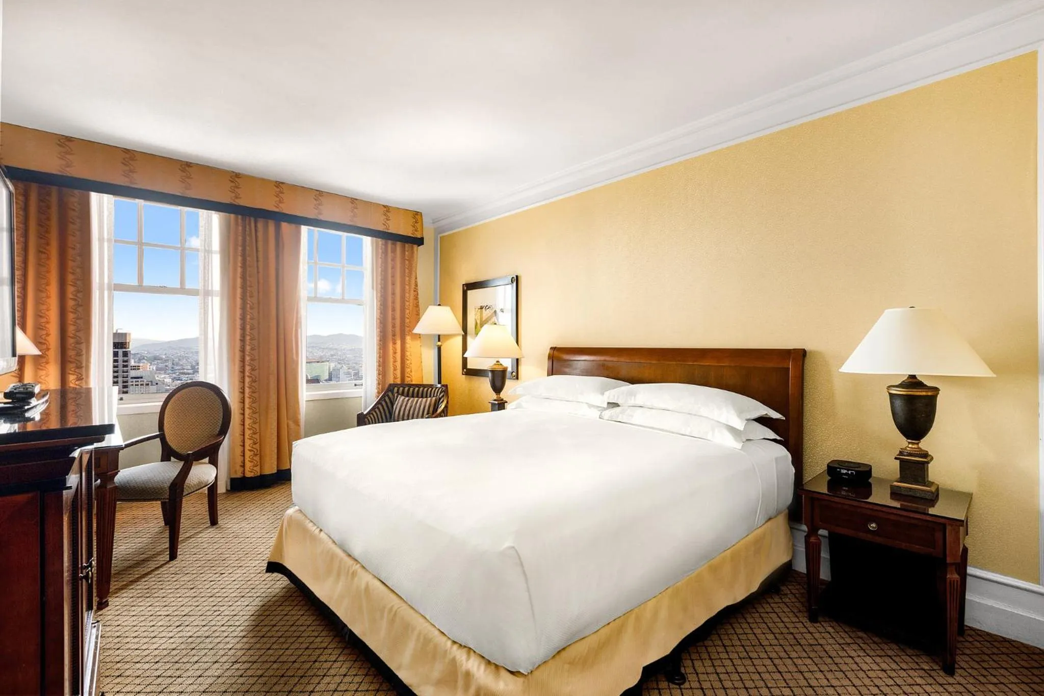 Photo of the whole room, Bed in InterContinental Mark Hopkins San Francisco by IHG