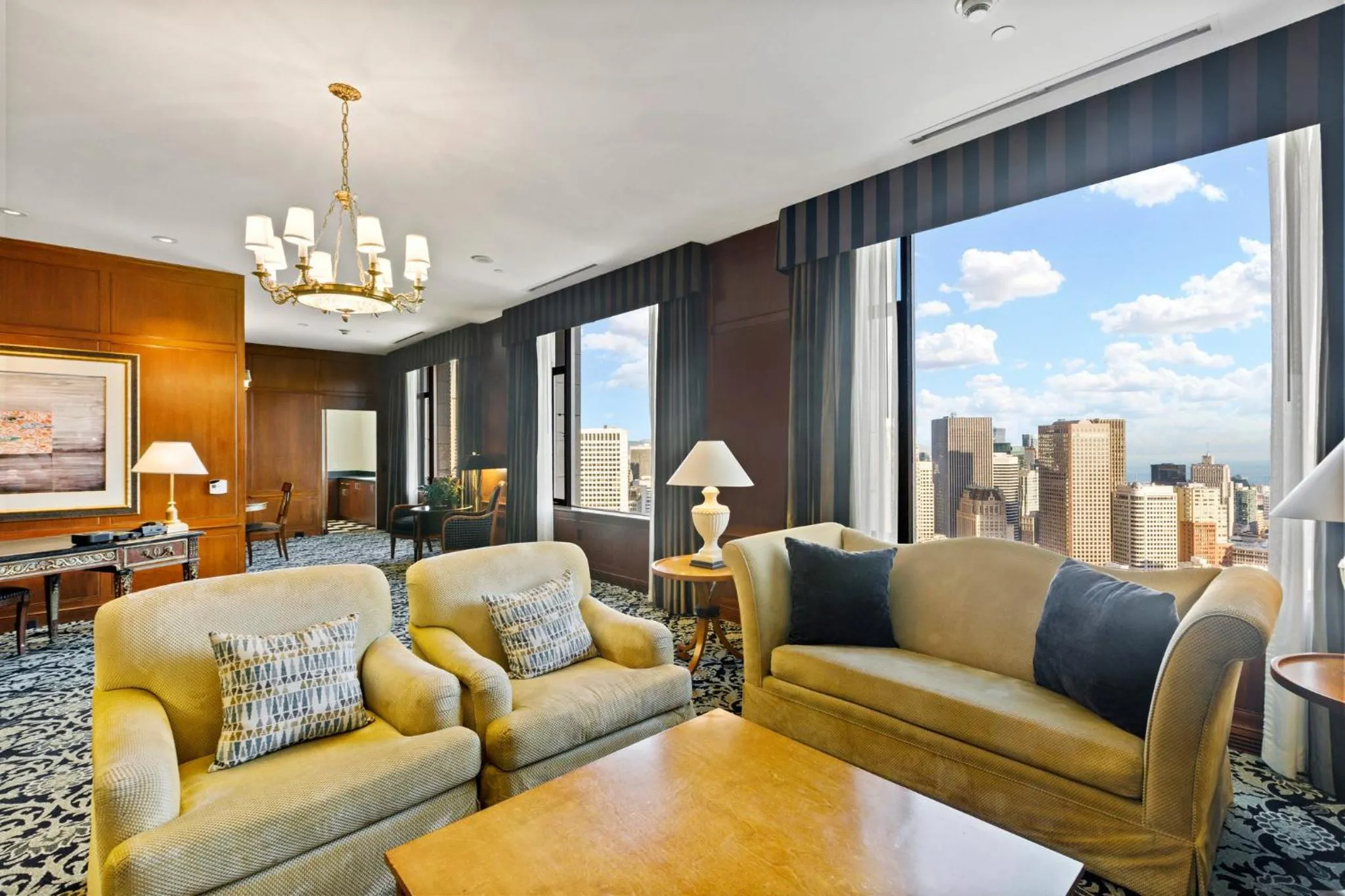 Photo of the whole room in InterContinental Mark Hopkins San Francisco by IHG