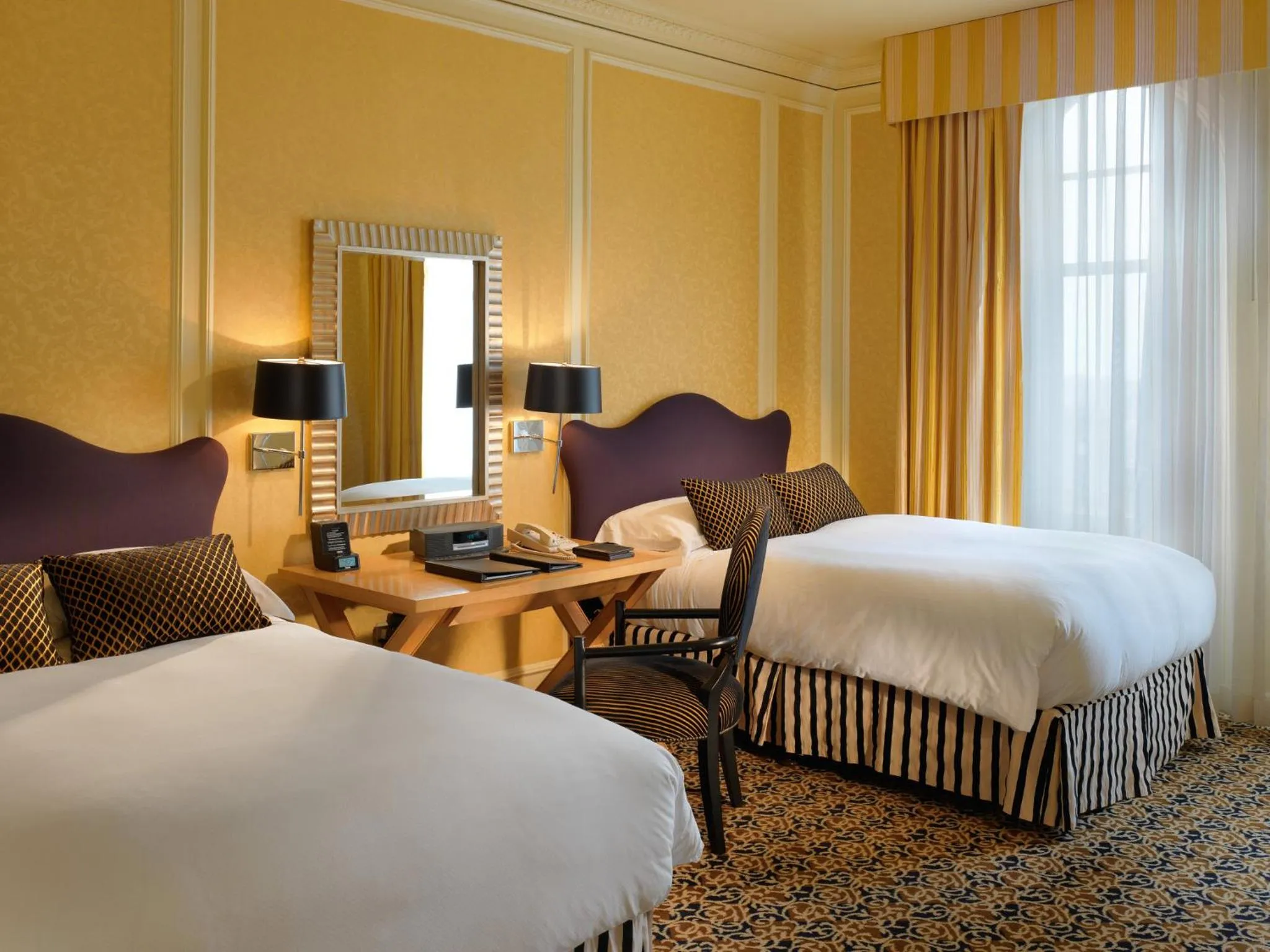 Photo of the whole room, Bed in InterContinental Mark Hopkins San Francisco by IHG
