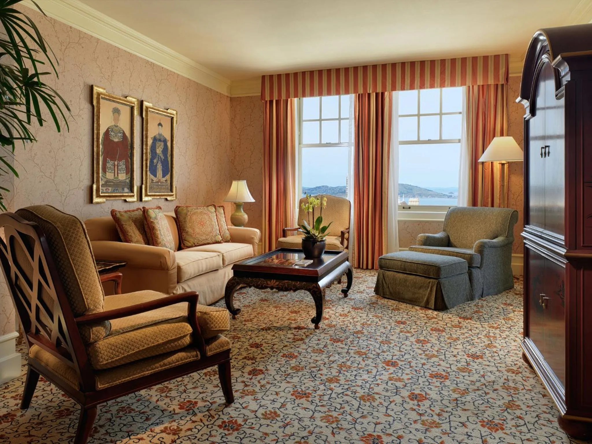 Photo of the whole room in InterContinental Mark Hopkins San Francisco by IHG