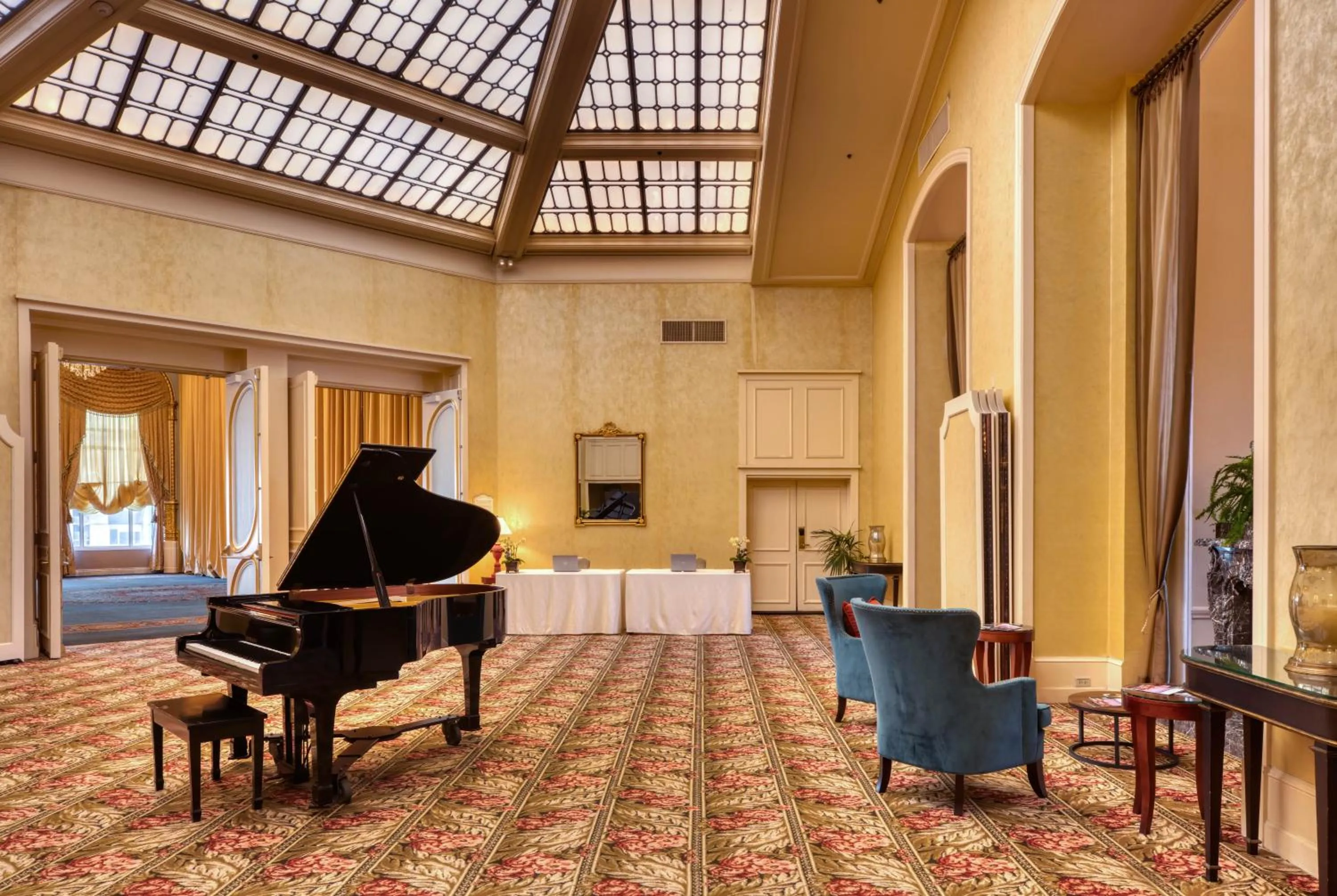 Lobby or reception in InterContinental Mark Hopkins San Francisco by IHG
