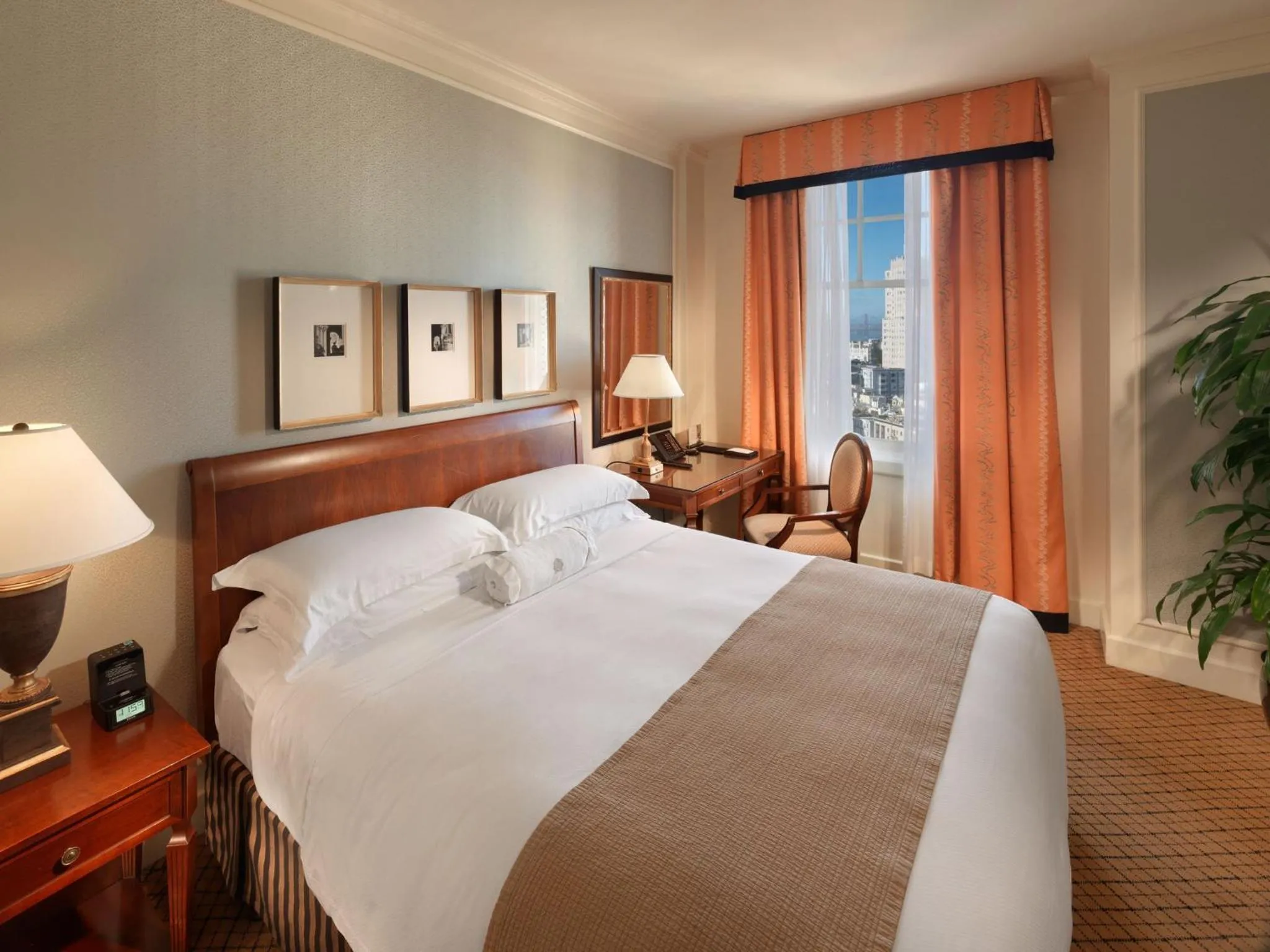 Photo of the whole room, Bed in InterContinental Mark Hopkins San Francisco by IHG