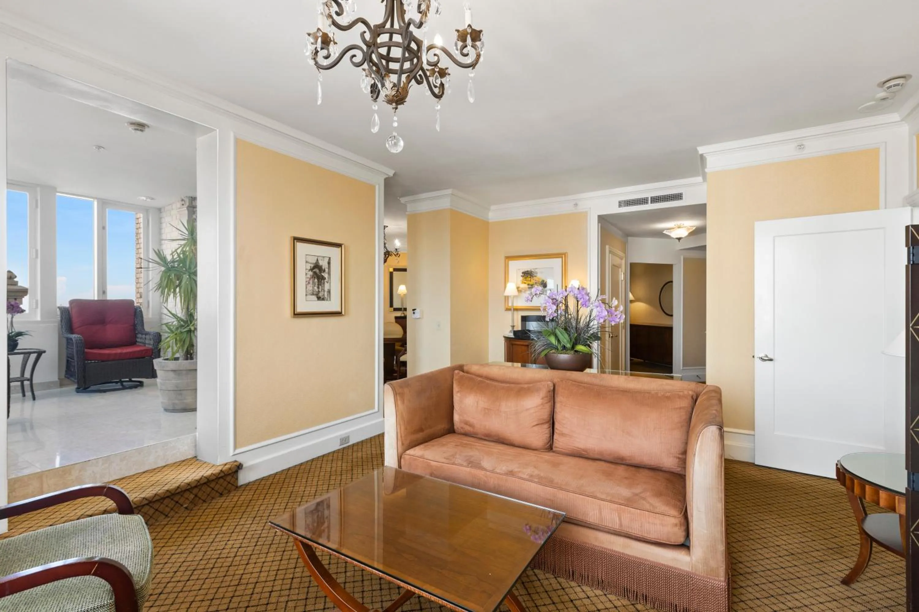 Living room in InterContinental Mark Hopkins San Francisco by IHG