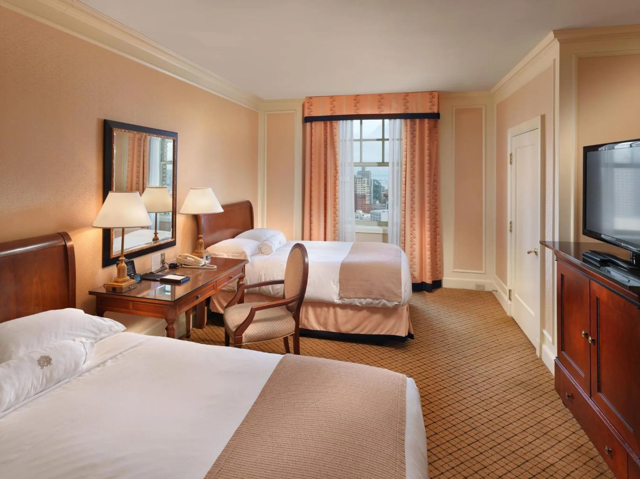 Photo of the whole room, Bed in InterContinental Mark Hopkins San Francisco by IHG