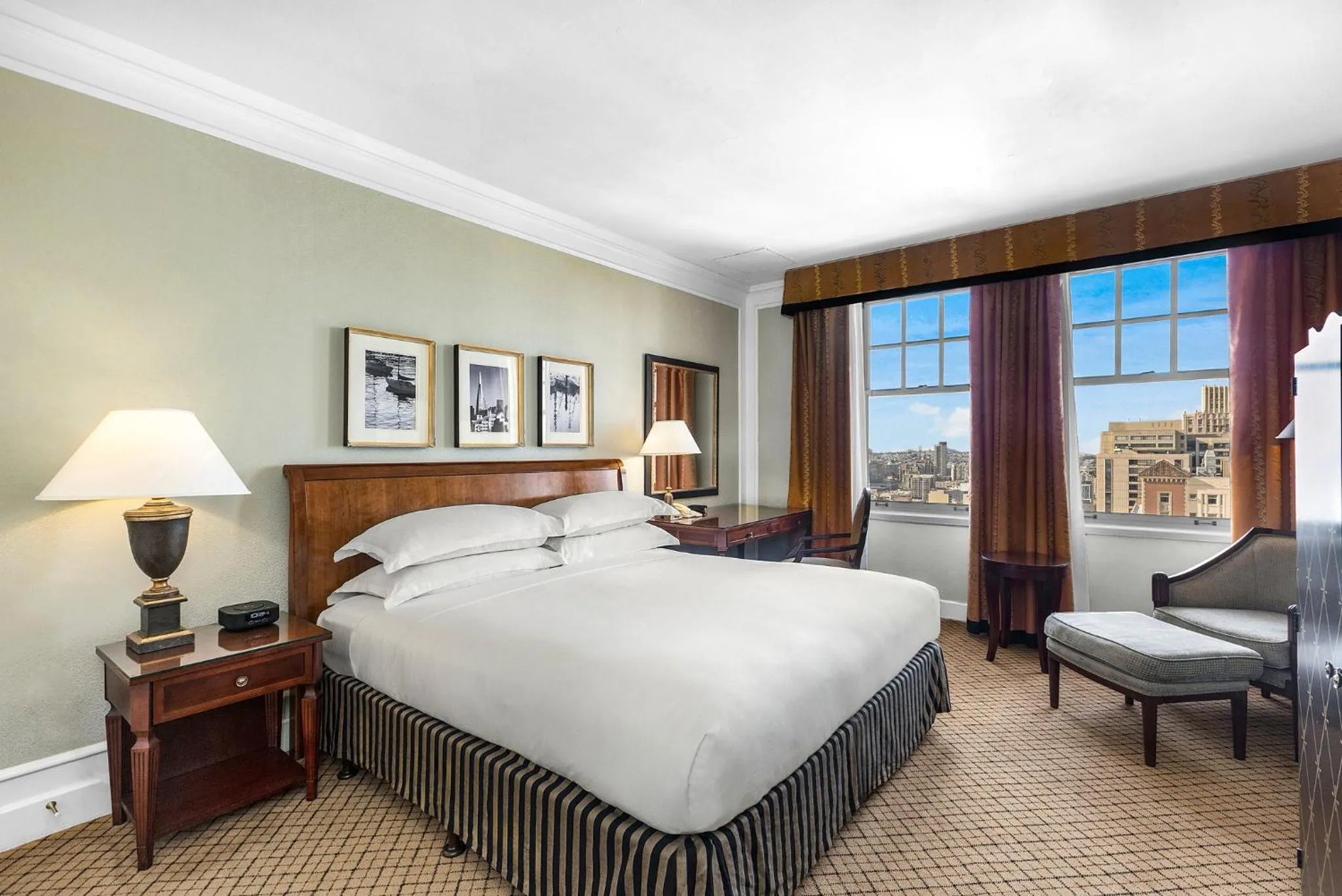 Photo of the whole room, Bed in InterContinental Mark Hopkins San Francisco by IHG