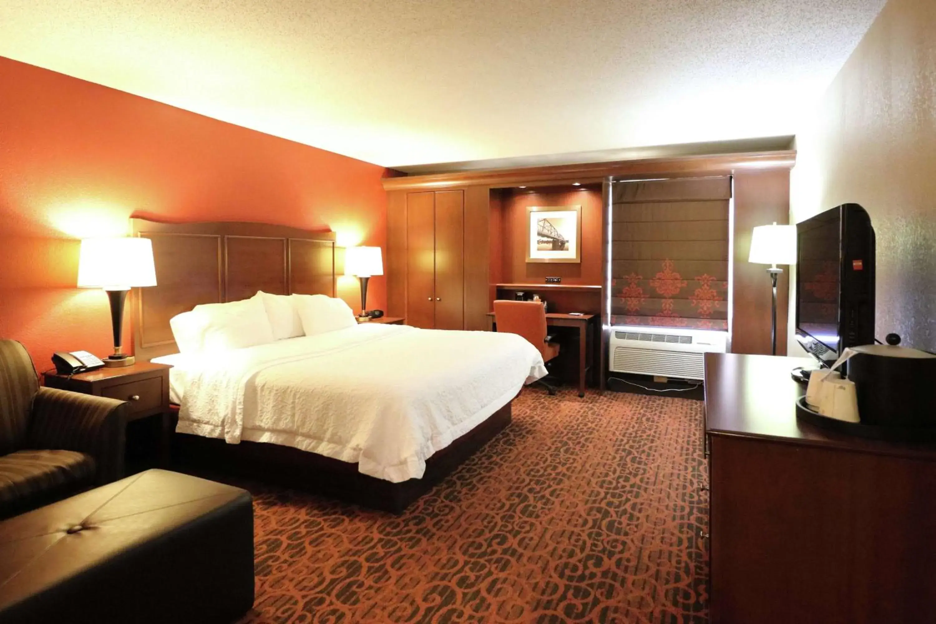 Bed in Hampton Inn Columbus-South Bed in Hampton Inn Columbus-South