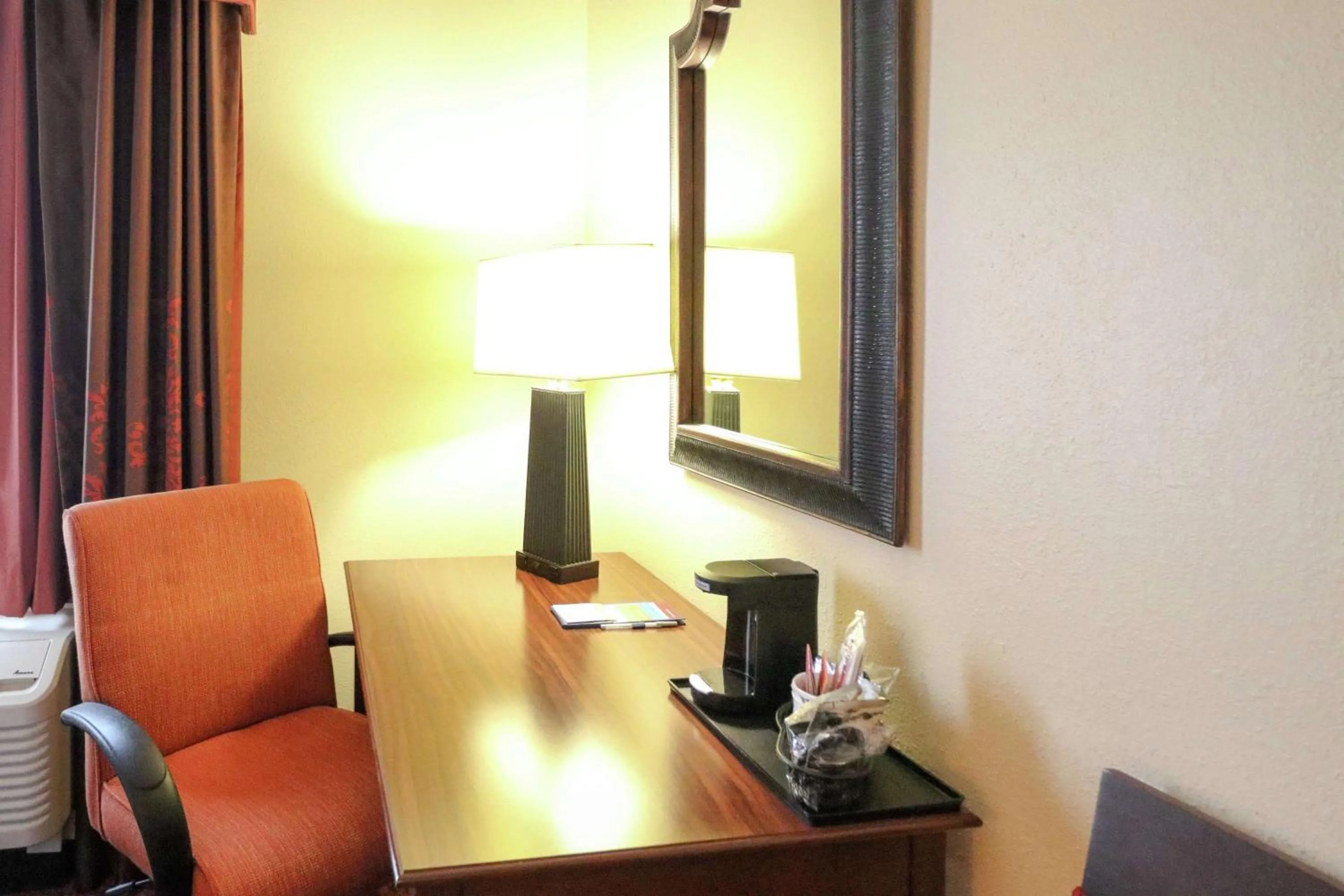 Bed in Hampton Inn Columbus-South