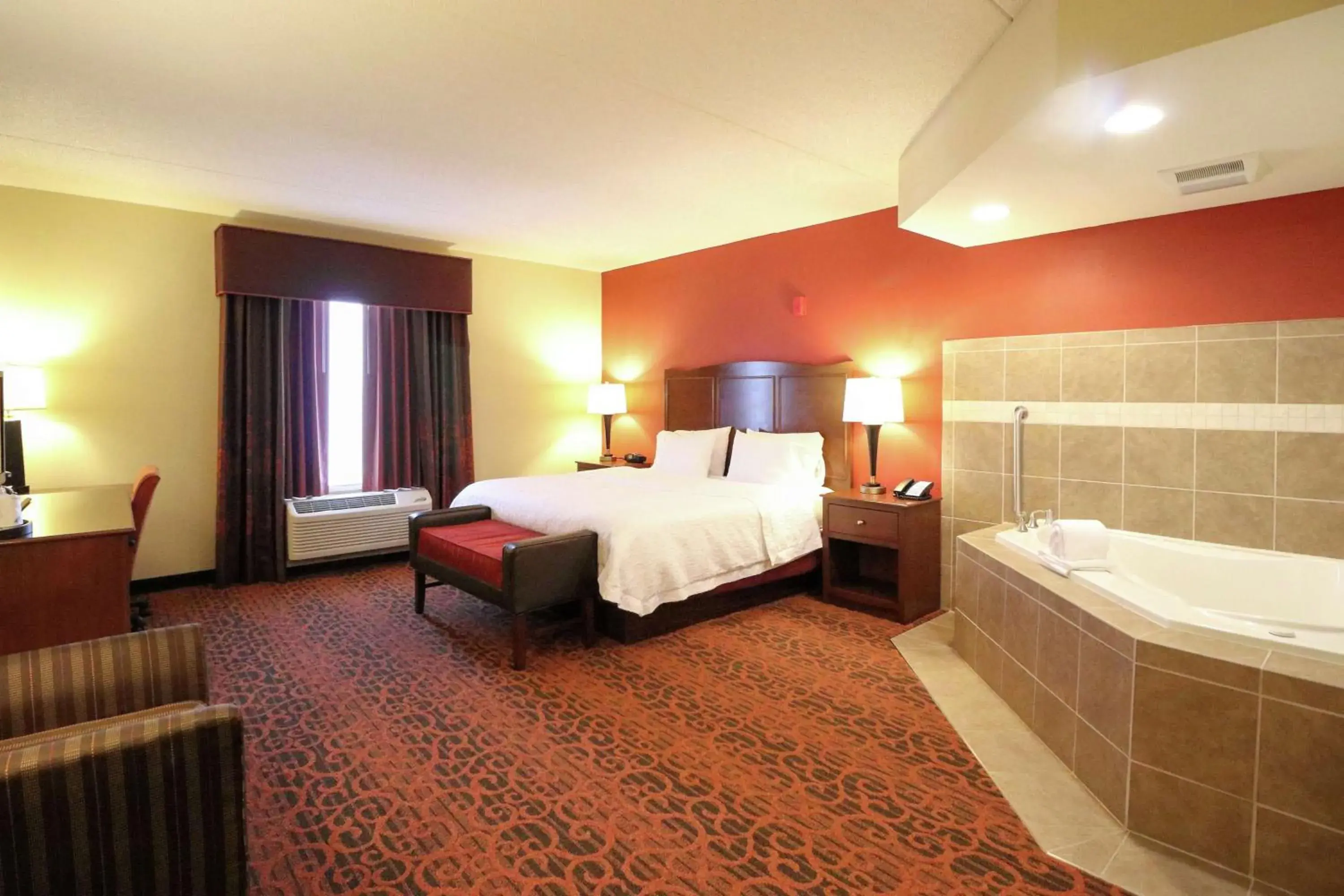 King Room with Spa Bath in Hampton Inn Columbus-South King Room with Spa Bath in Hampton Inn Columbus-South