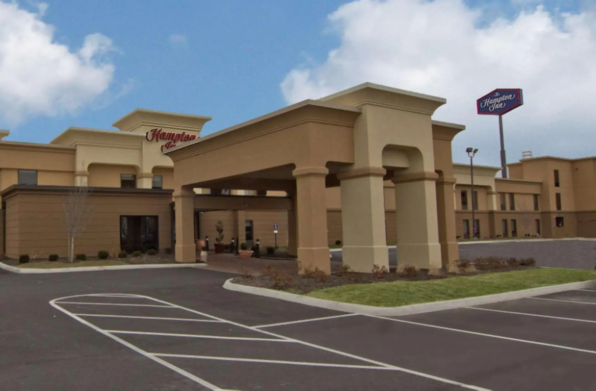 Property building in Hampton Inn Columbus-South Property building in Hampton Inn Columbus-South