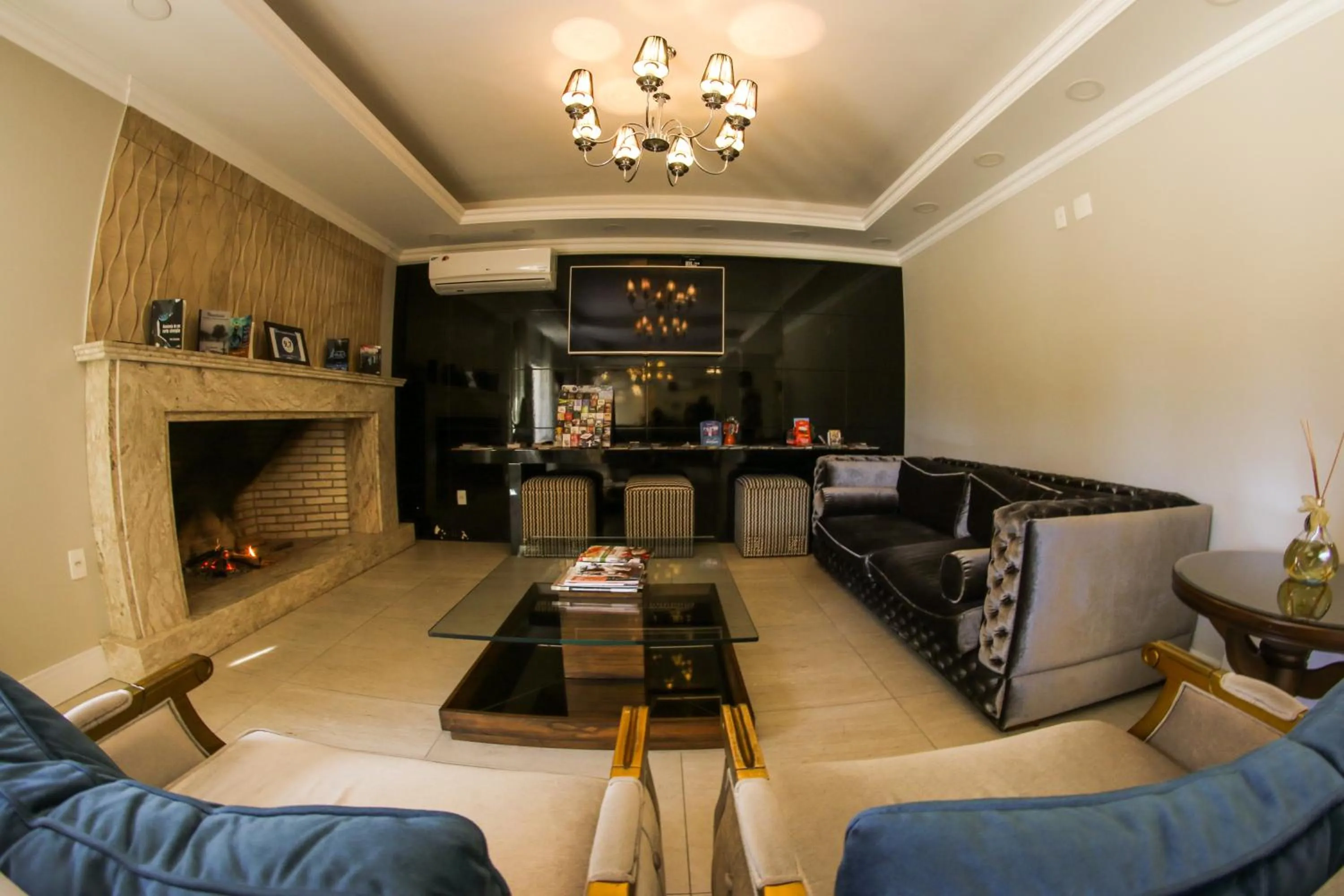 Communal lounge/ TV room in Hotel Gramado Interlaken