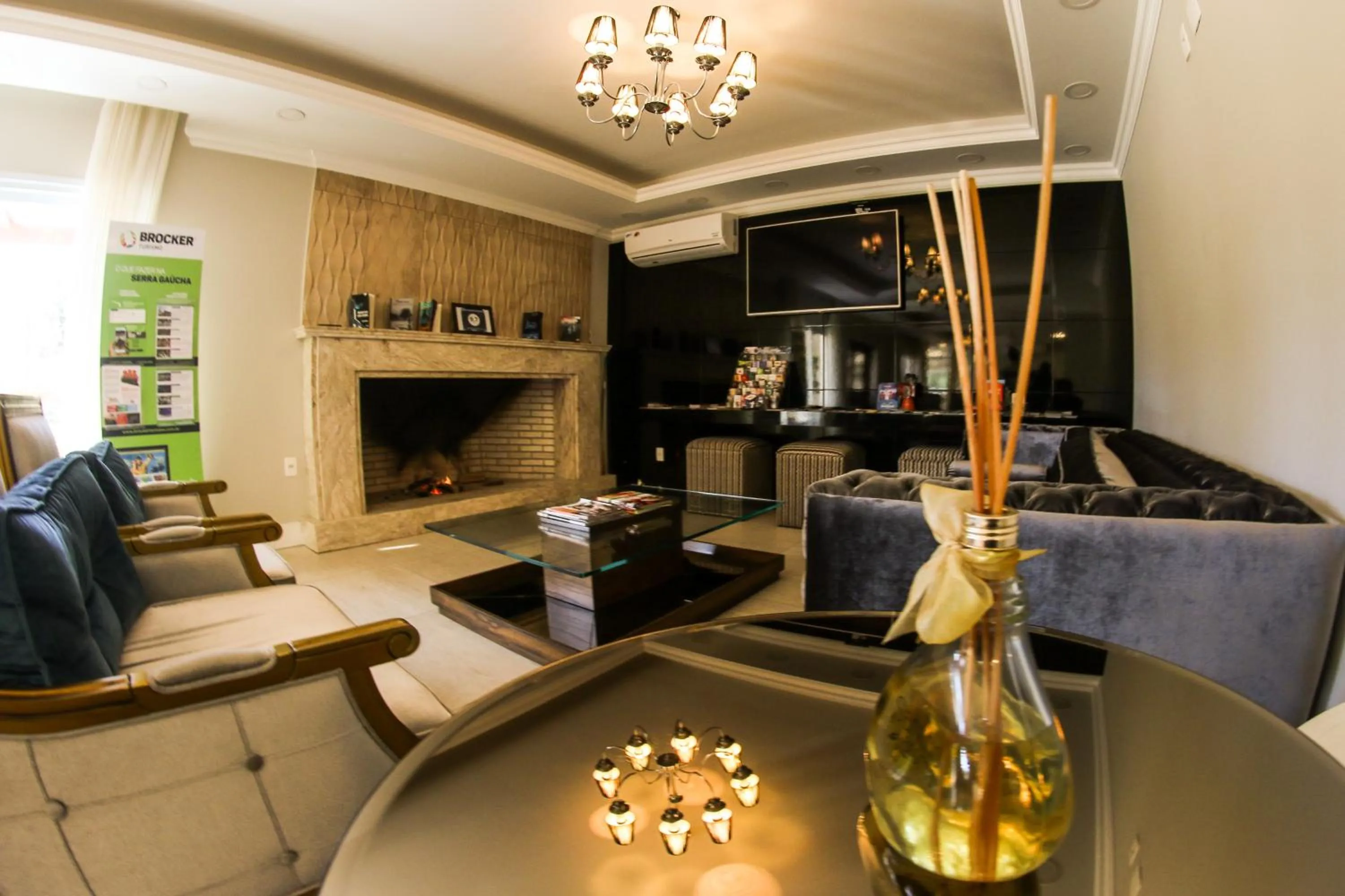 Communal lounge/ TV room in Hotel Gramado Interlaken