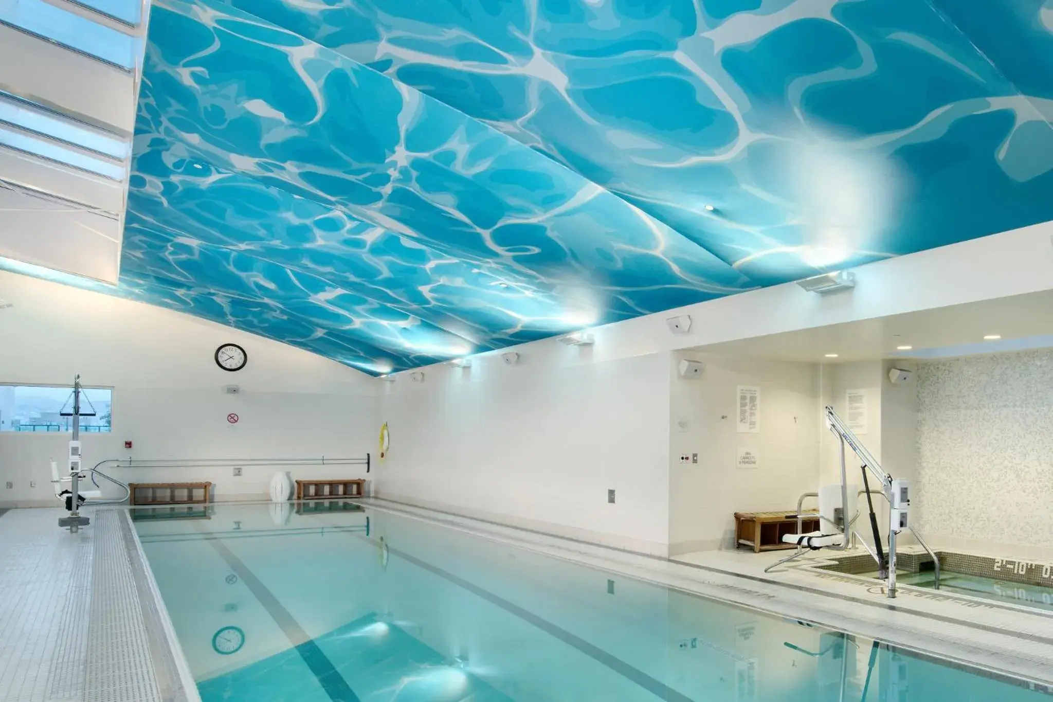 Swimming pool in InterContinental San Francisco by IHG Swimming pool in InterContinental San Francisco by IHG