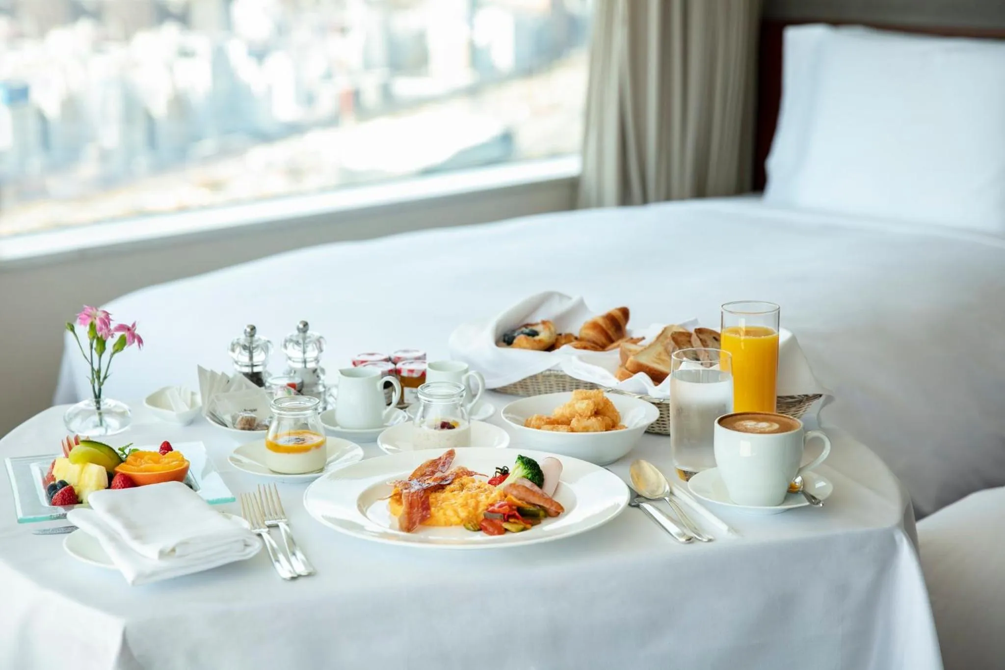 Restaurant/places to eat, Bed in InterContinental San Francisco by IHG