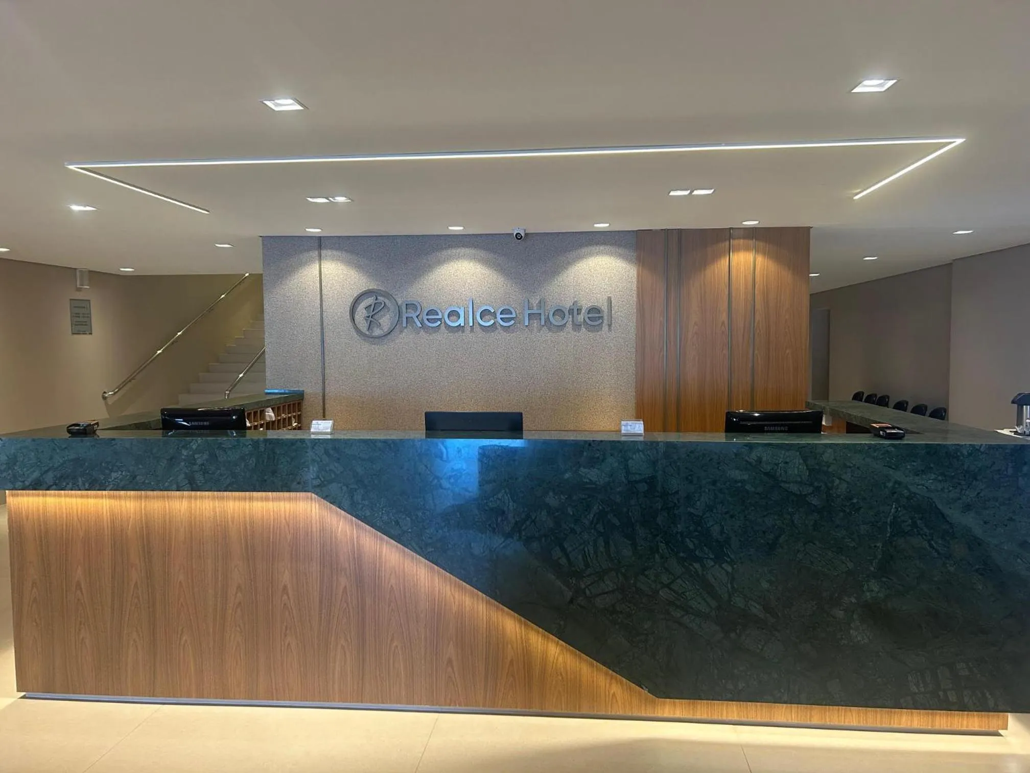 Lobby or reception in Realce Hotel