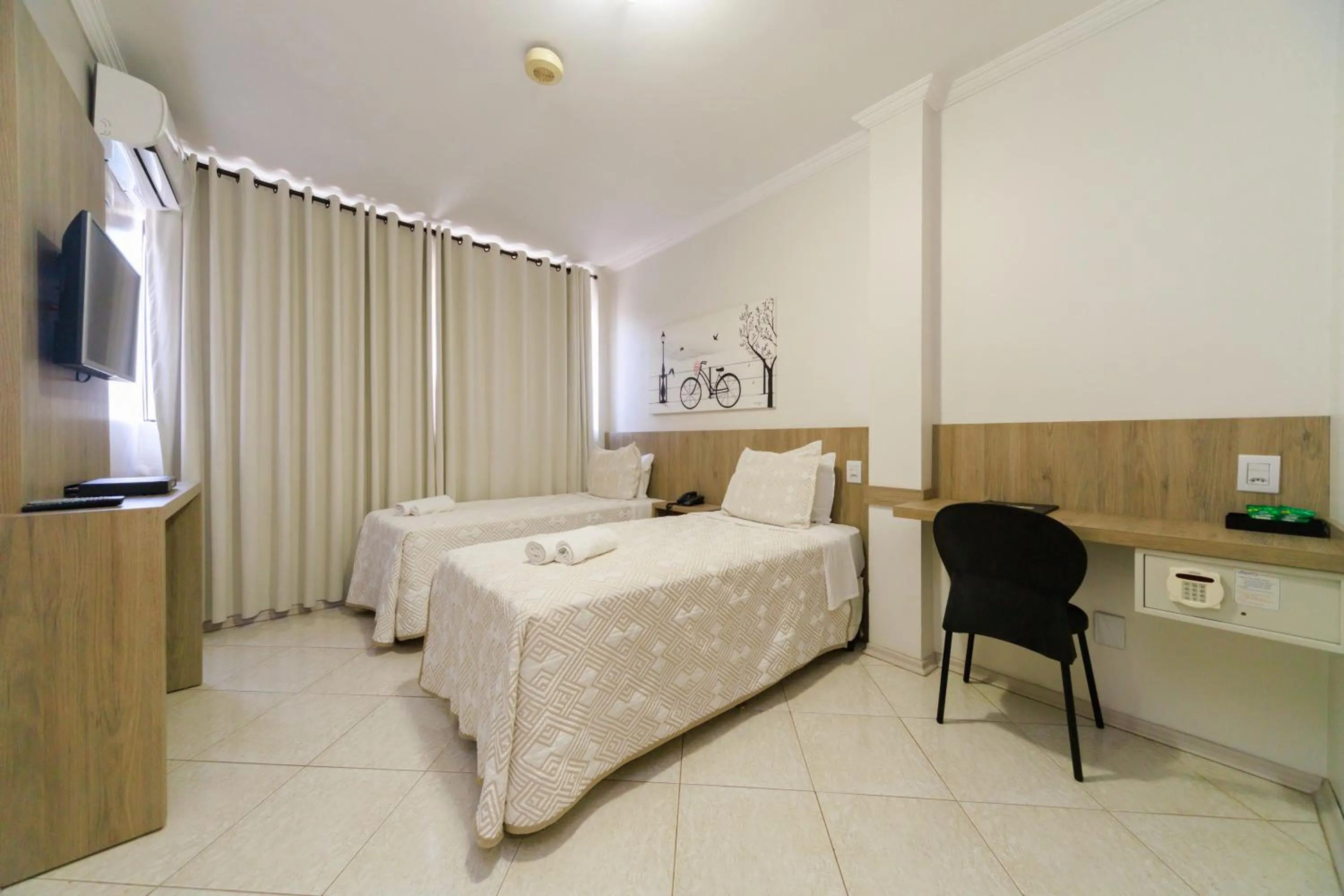 Bedroom, Bed in Realce Hotel