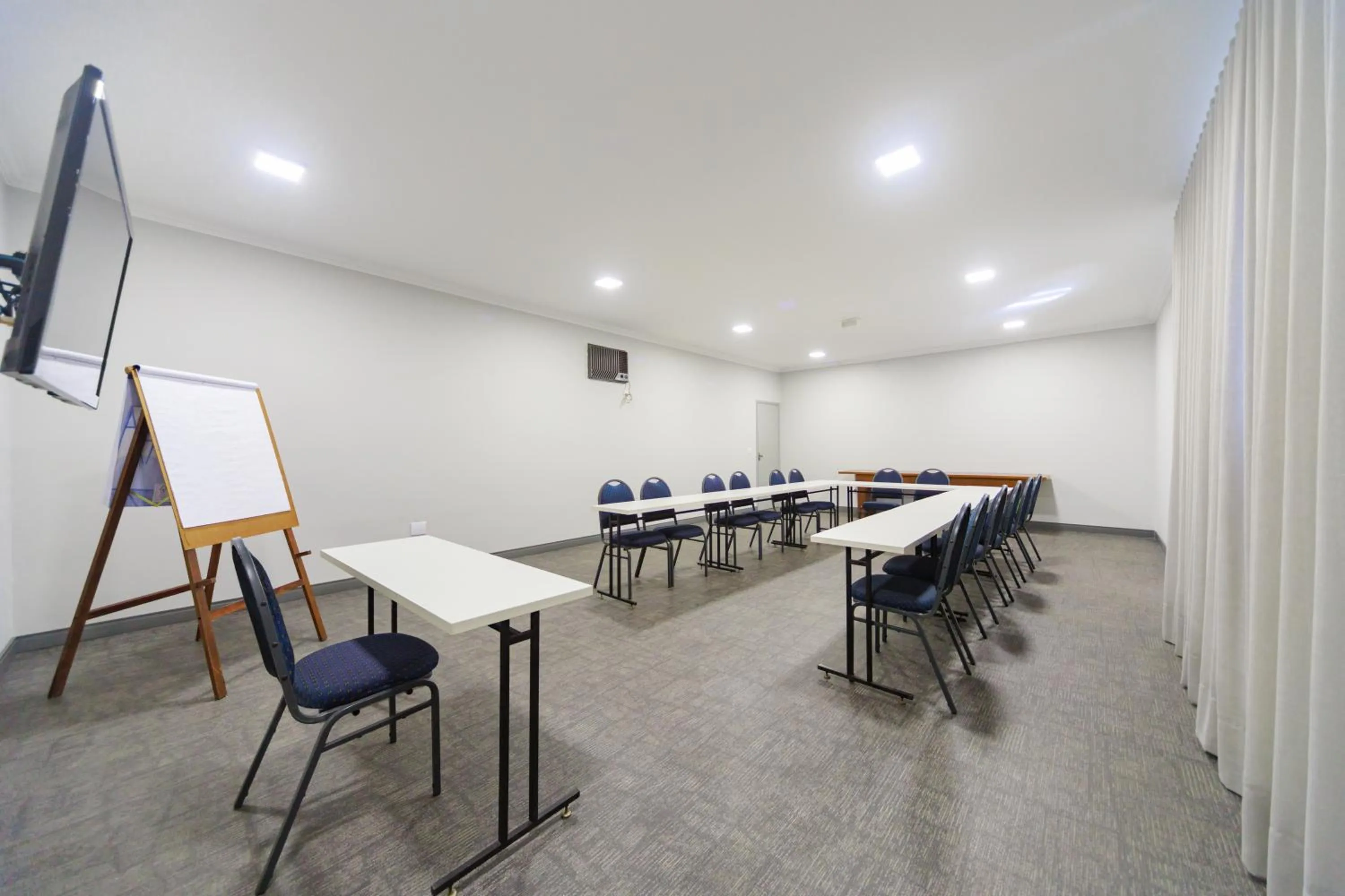 Meeting/conference room in Realce Hotel