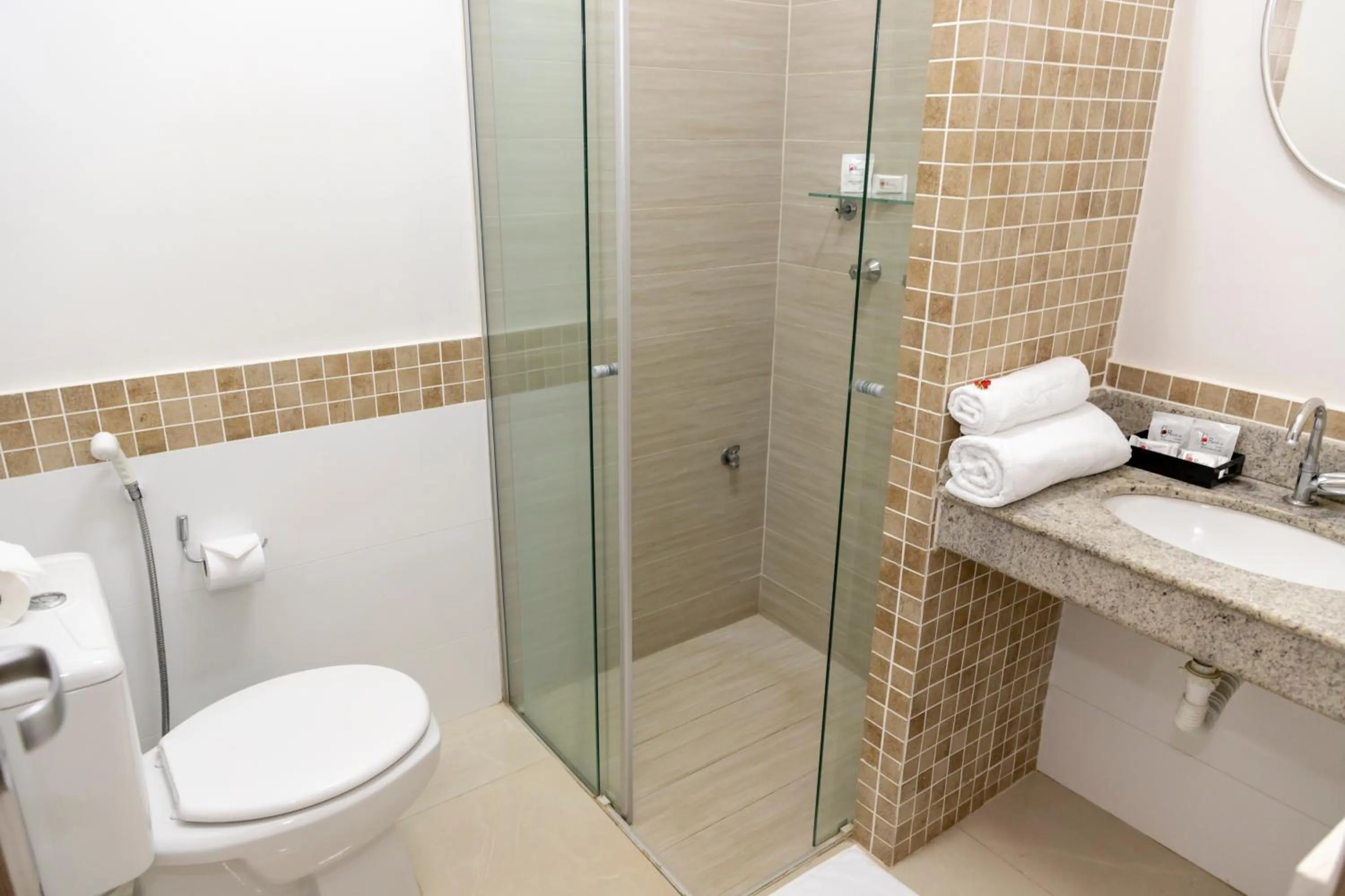 Bathroom in Realce Hotel