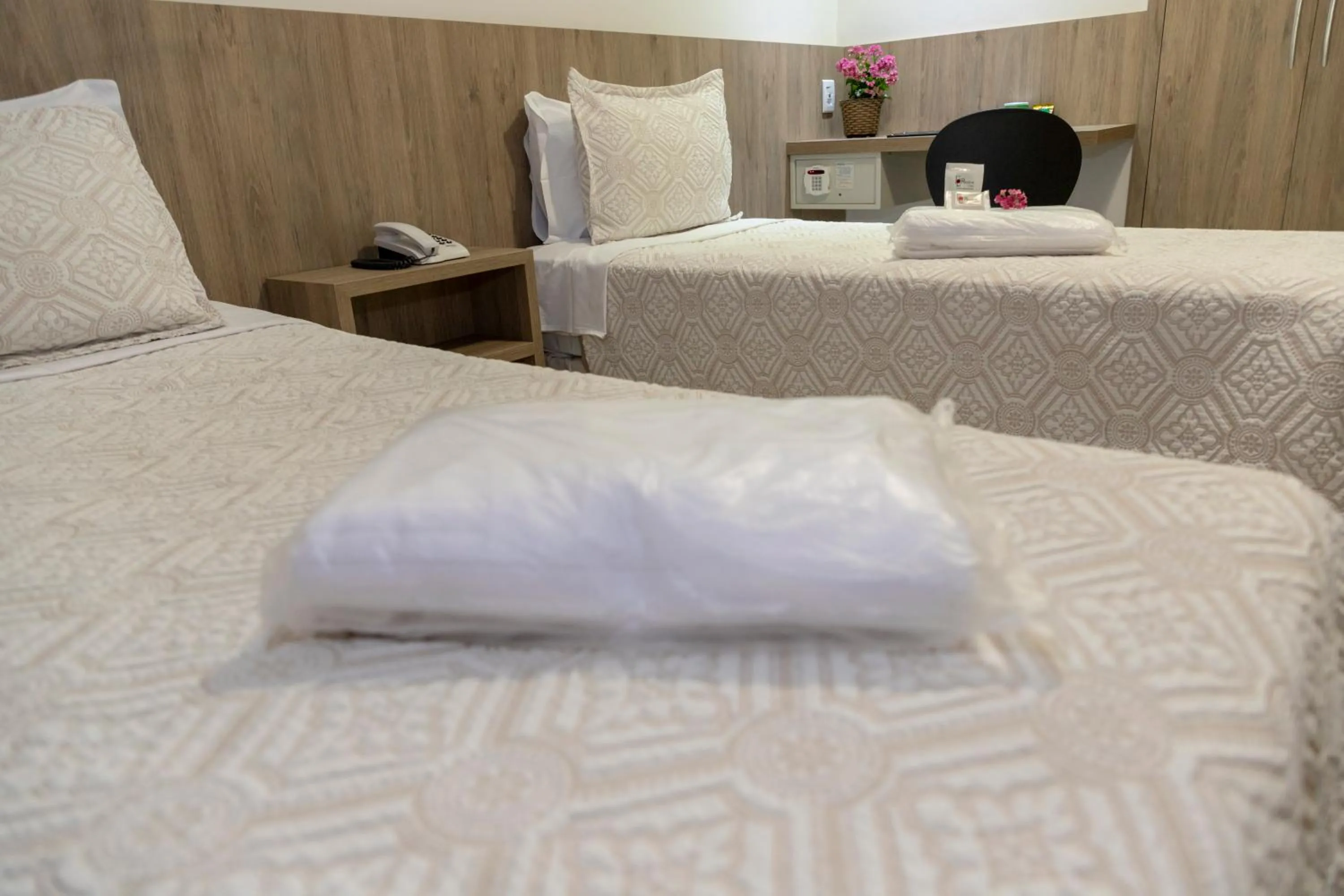 Bedroom, Bed in Realce Hotel