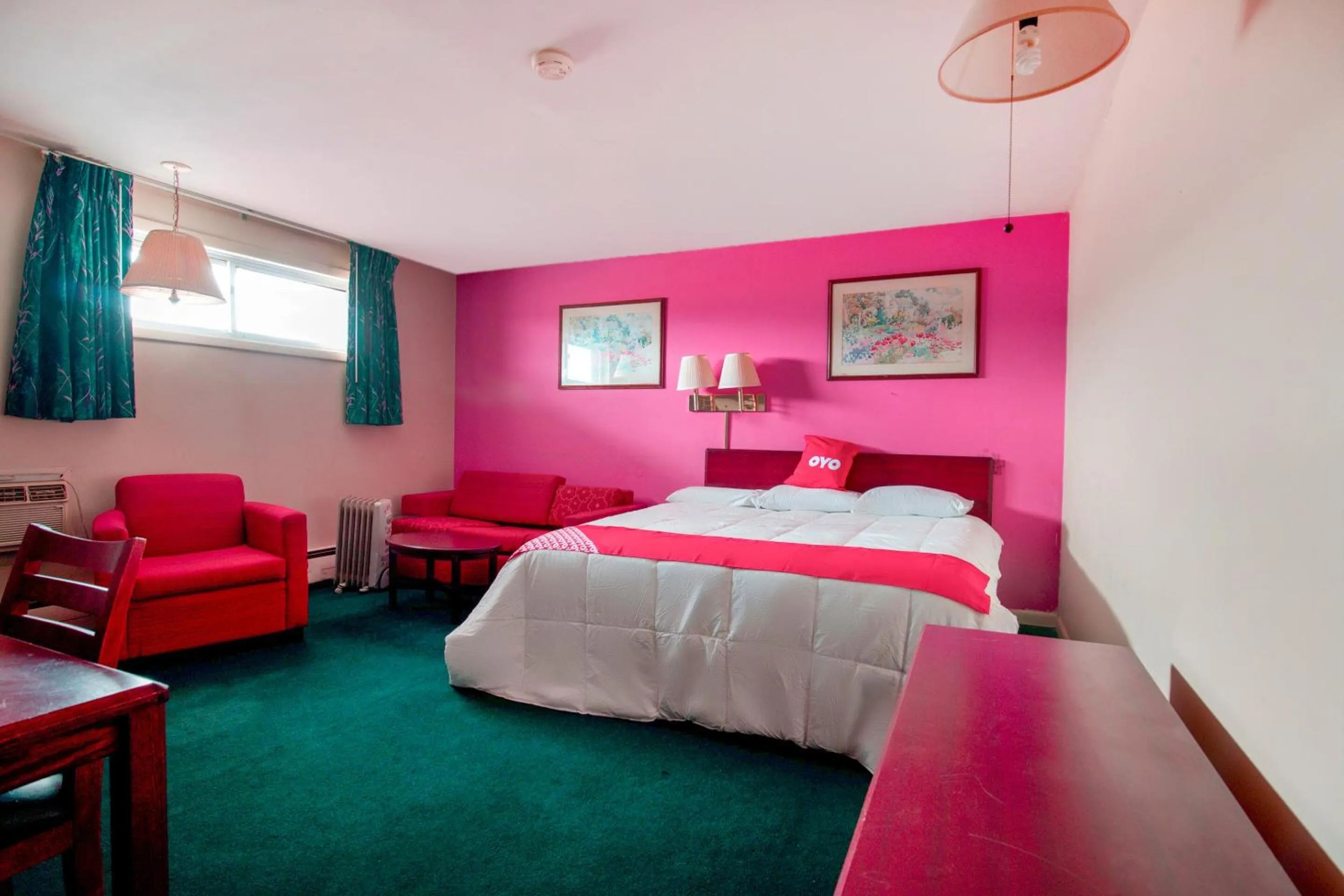 Bedroom in OYO Hotel Dalton PA I-81