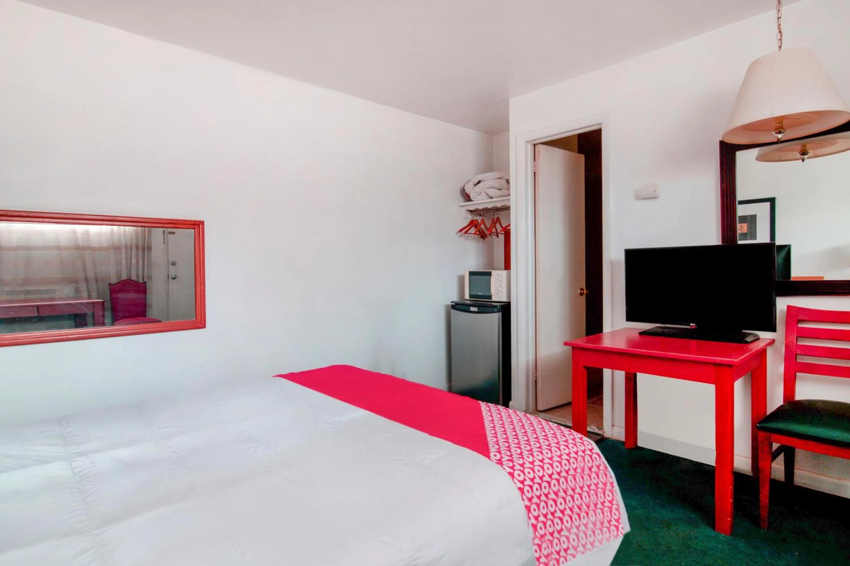 Bedroom in OYO Hotel Dalton PA I-81