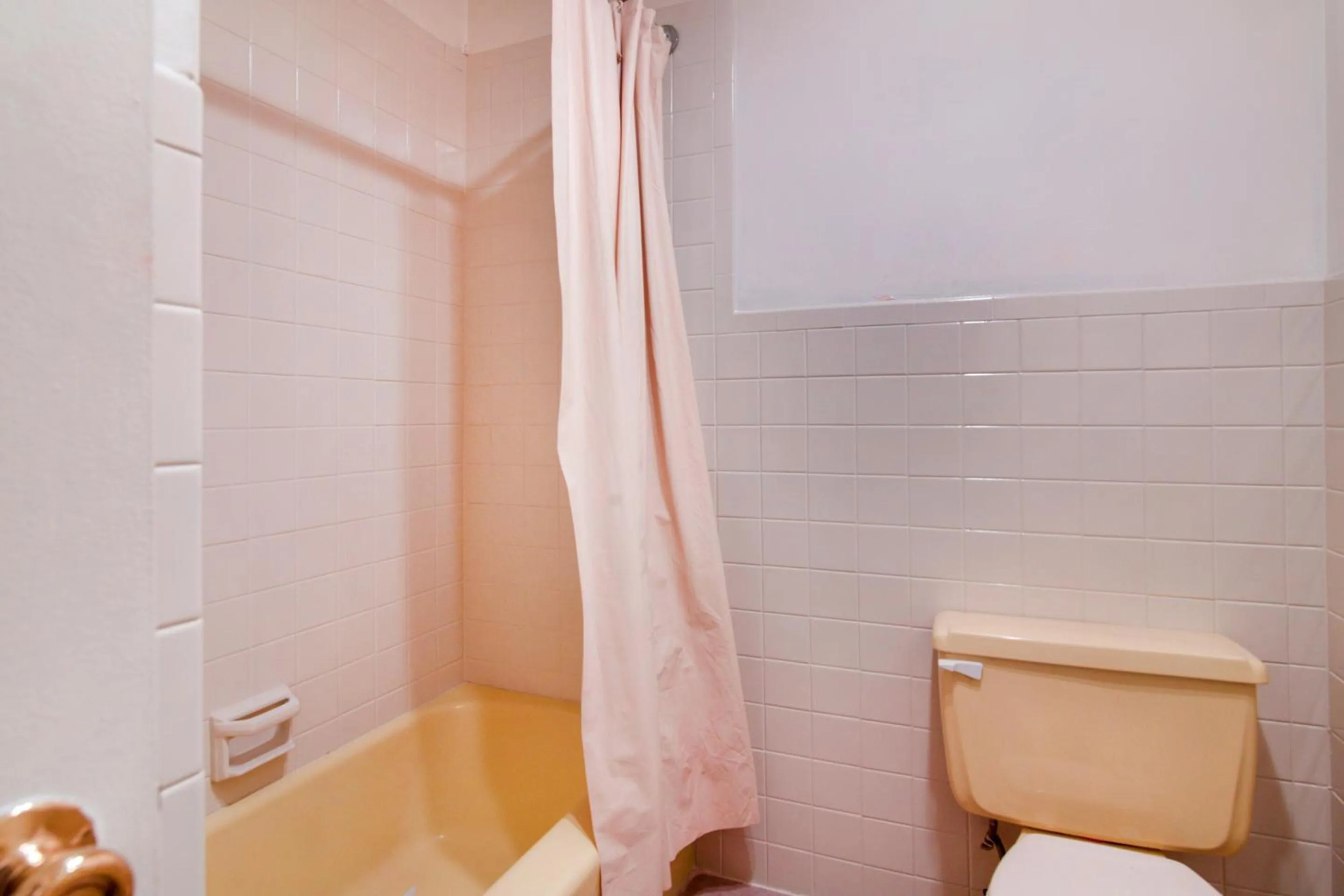 Bathroom in OYO Hotel Dalton PA I-81