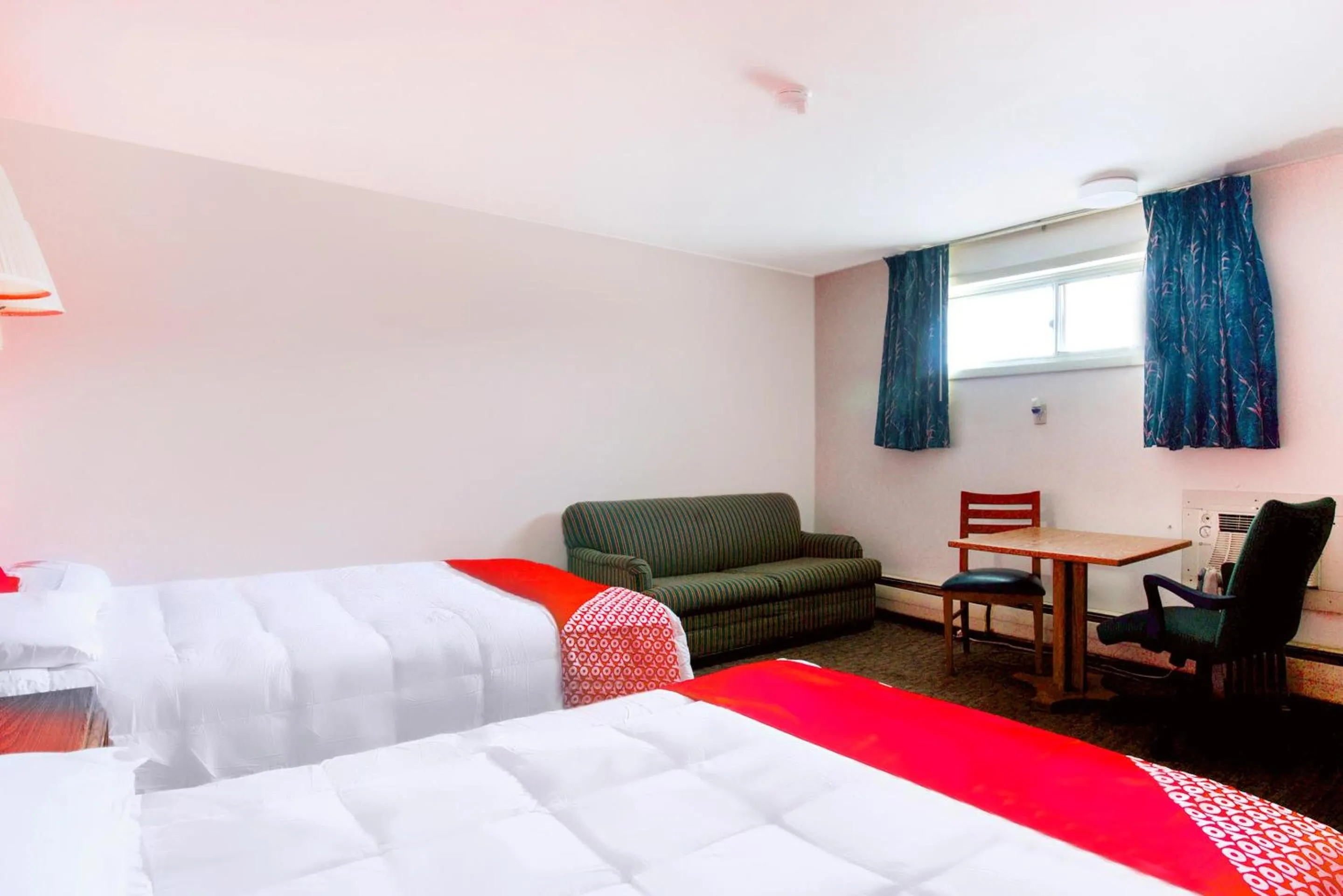 Bedroom in OYO Hotel Dalton PA I-81