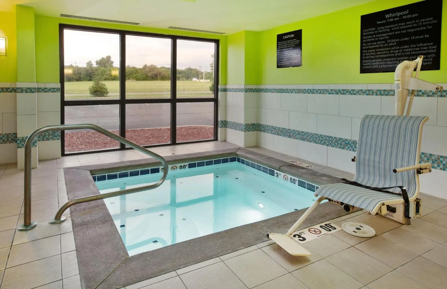Hot Tub in Hampton Inn Cincinnati Northwest Fairfield