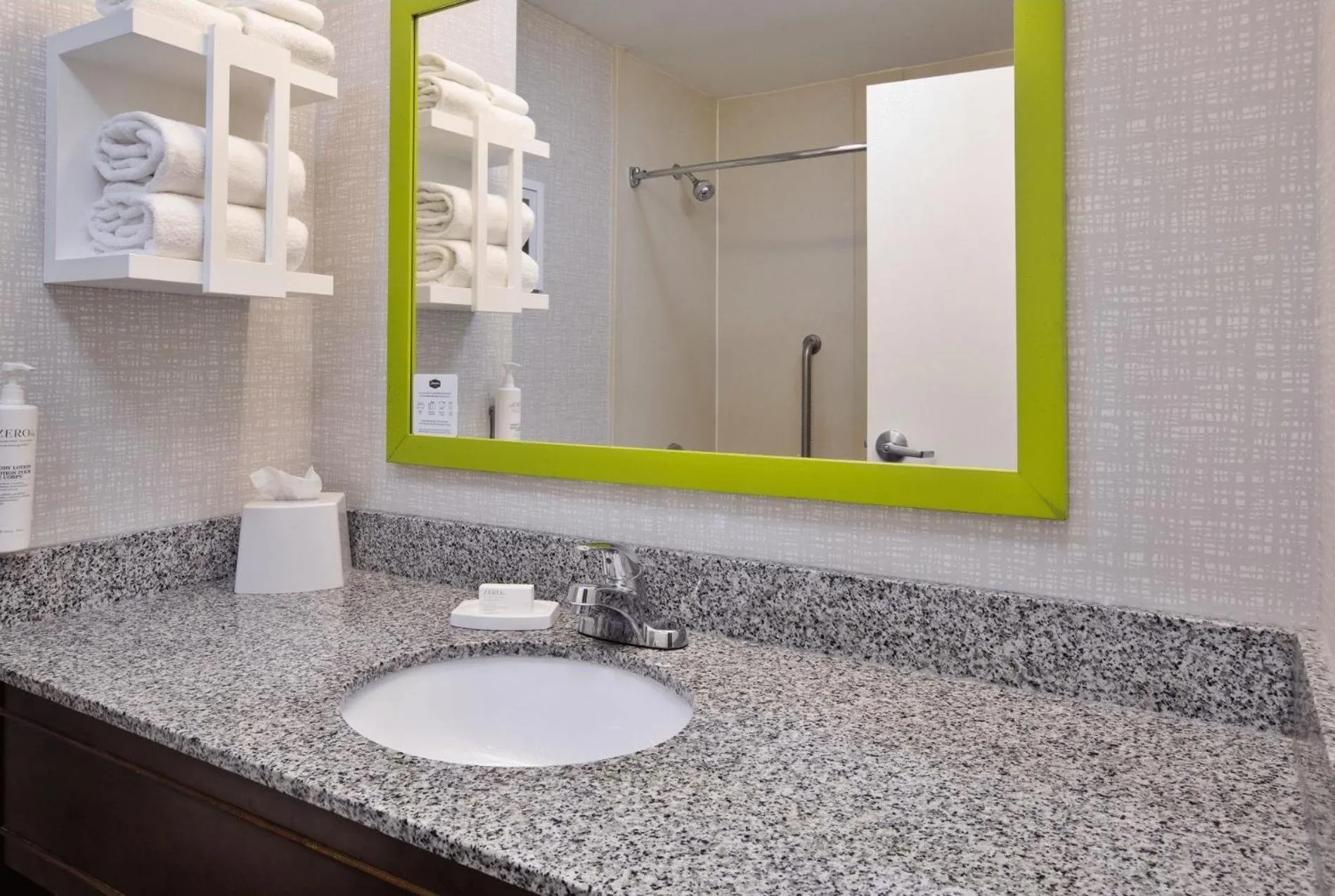 Bathroom in Hampton Inn Cincinnati Northwest Fairfield