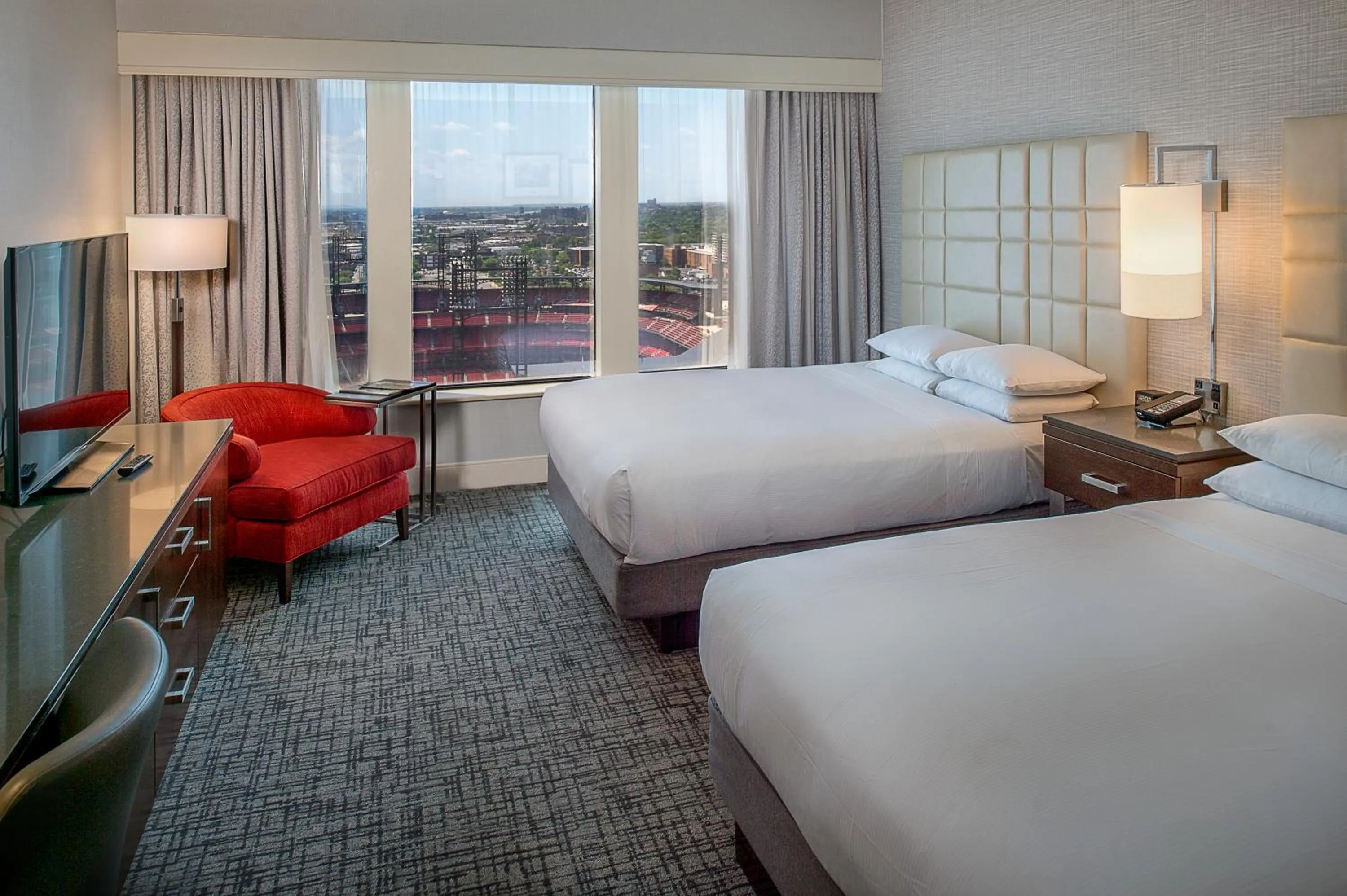 Bedroom, Bed in Hilton St. Louis at the Ballpark