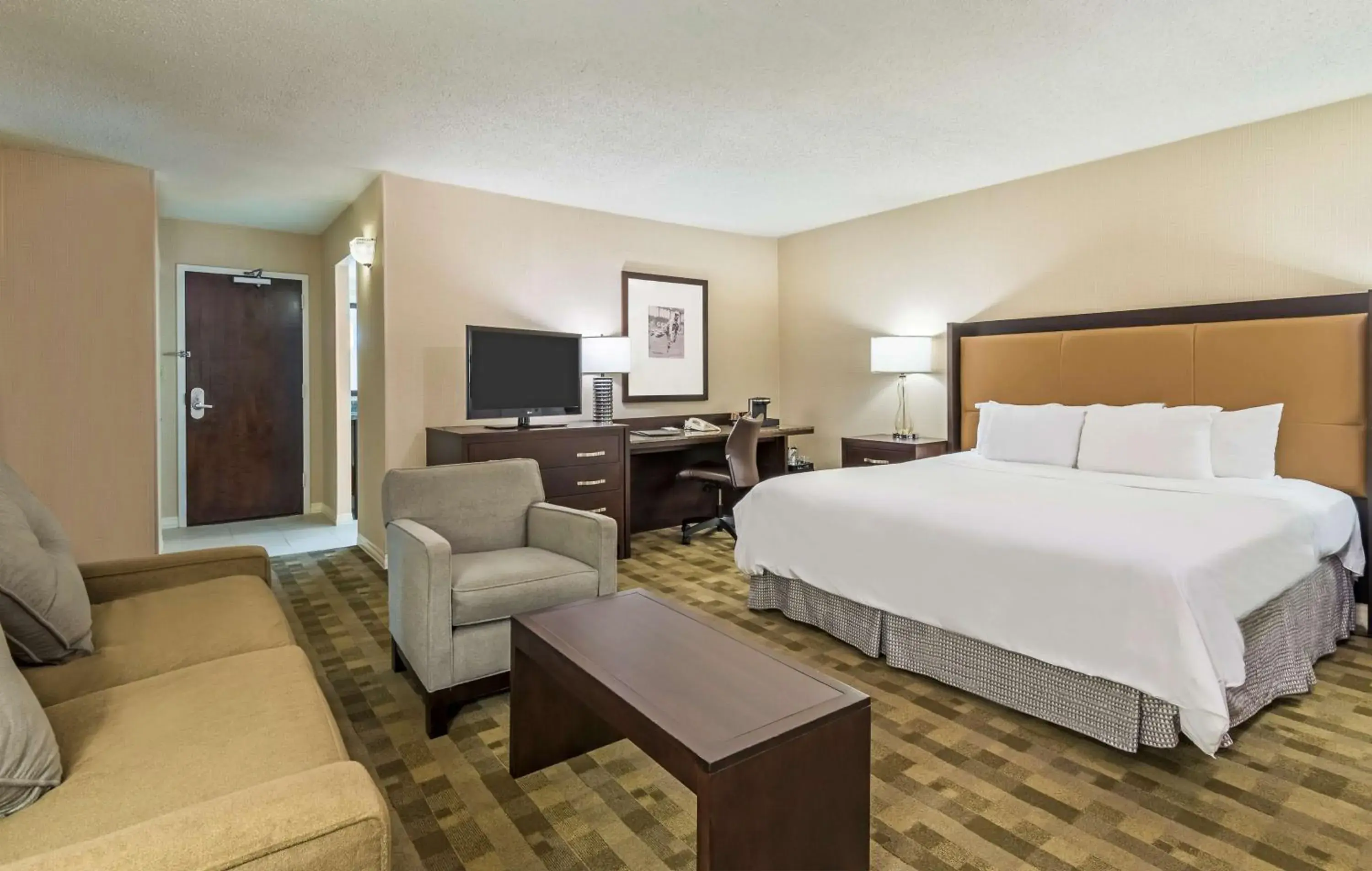 Bed in Hilton St. Louis at the Ballpark Bed in Hilton St. Louis at the Ballpark