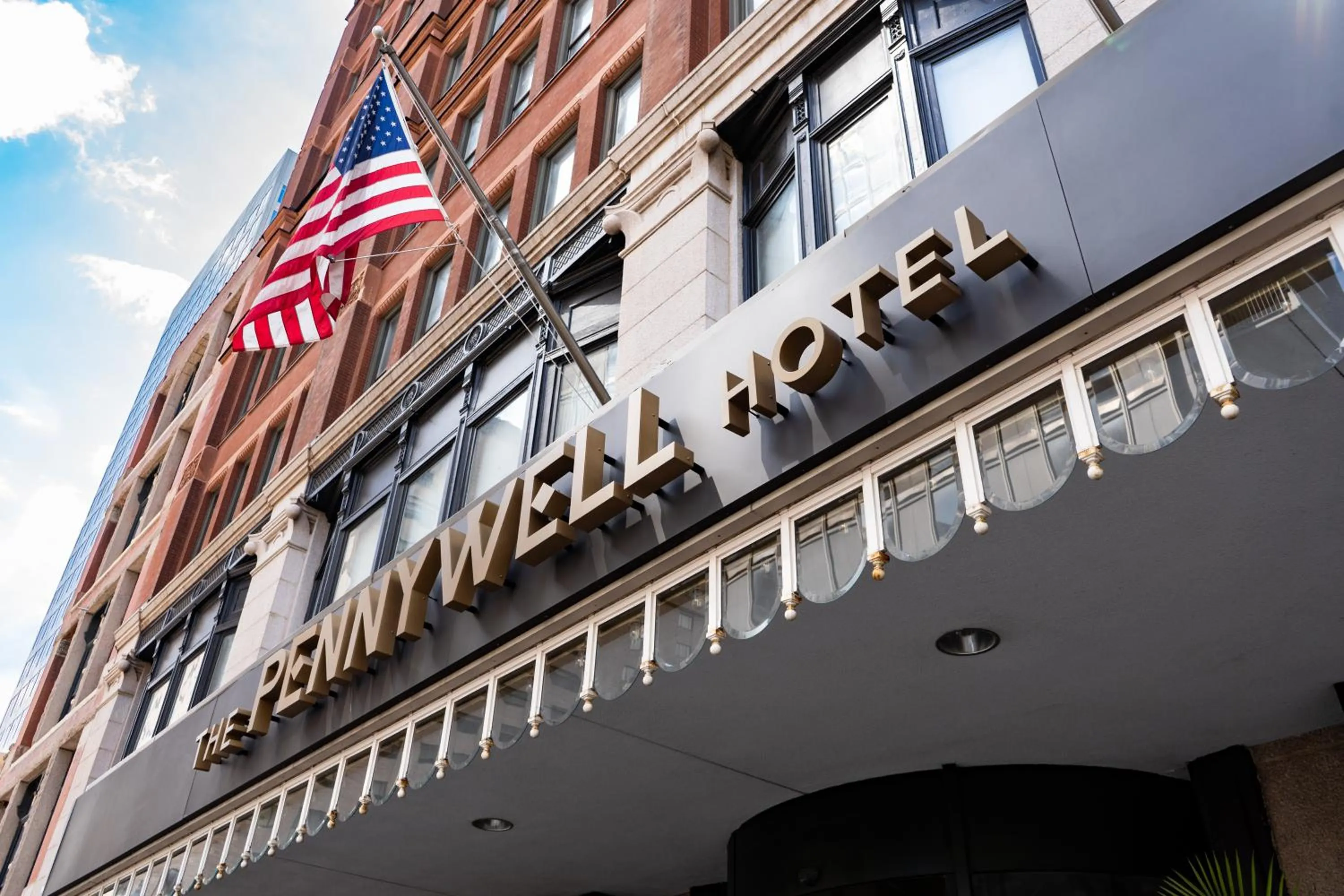 Property building in Hilton Pennywell St Louis at the Arch