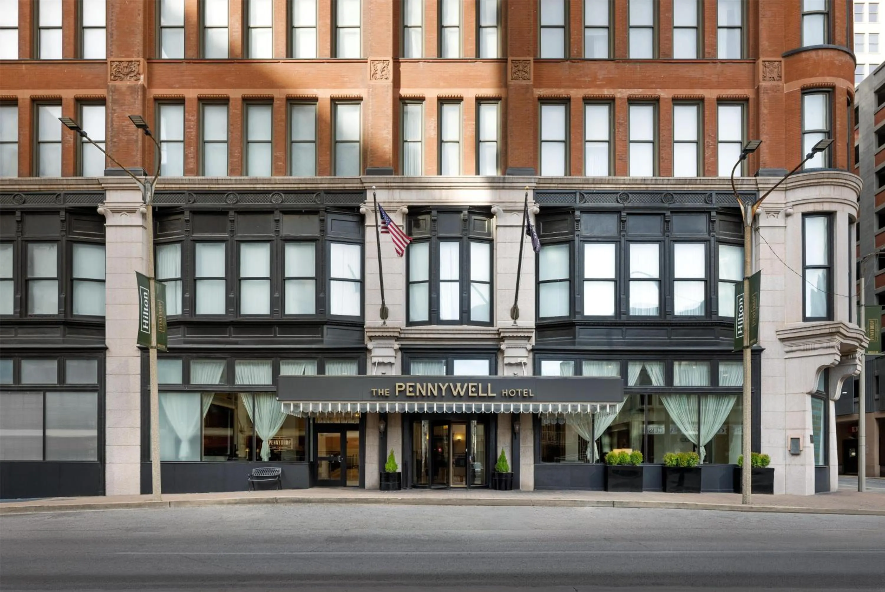 Property building in Hilton Pennywell St Louis at the Arch