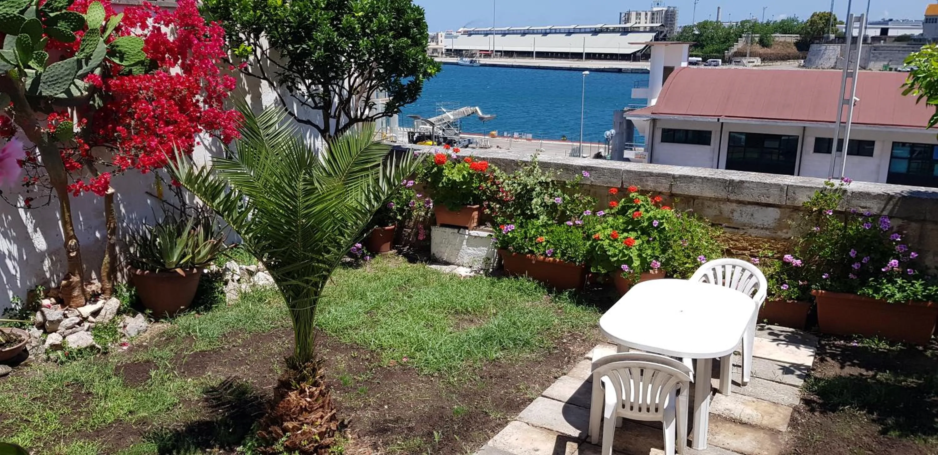Garden view in La Casa Sul Porto
