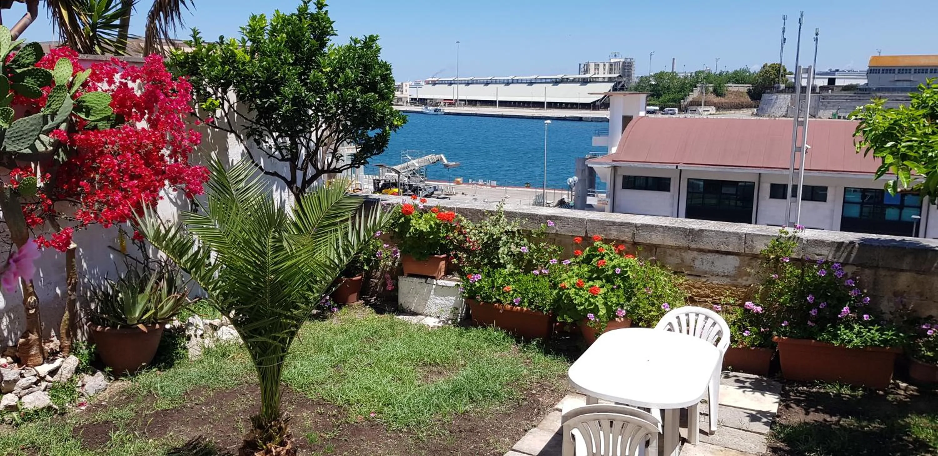 Garden view in La Casa Sul Porto