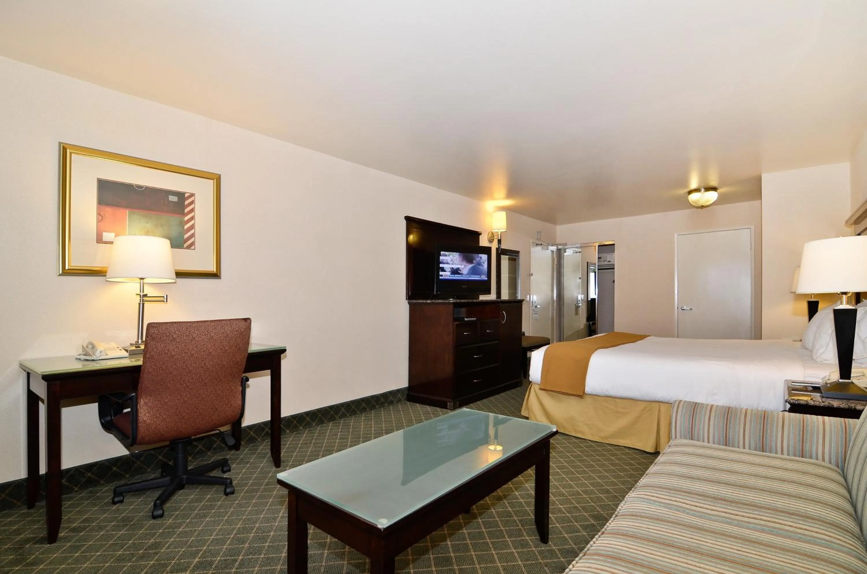 Photo of the whole room, Bed in Holiday Inn Express Mira Mesa San Diego by IHG