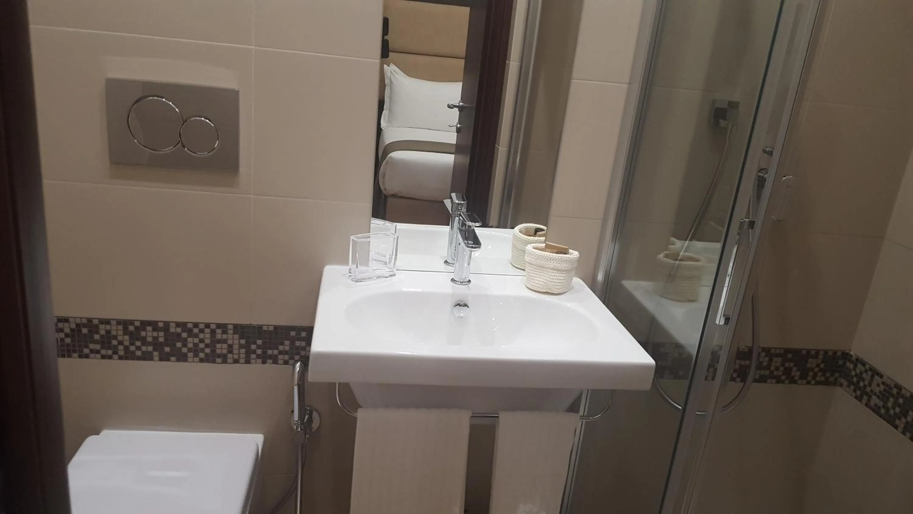 Shower in Una Finestra su Monti