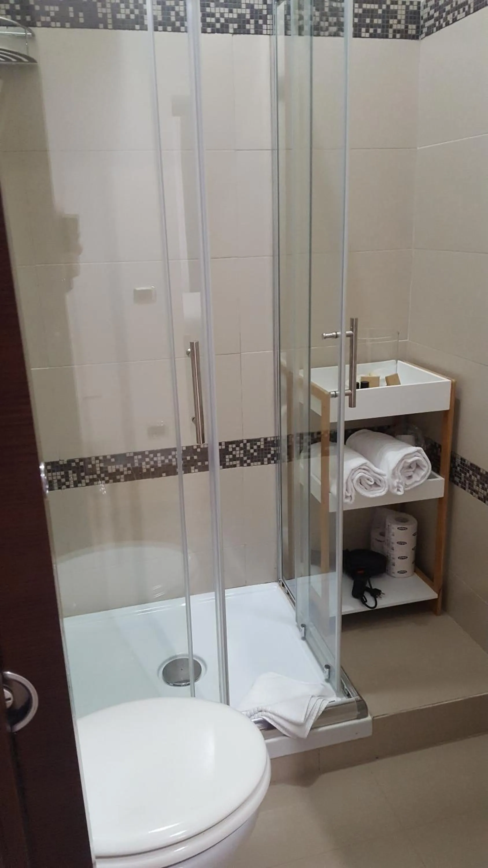 Shower in Una Finestra su Monti