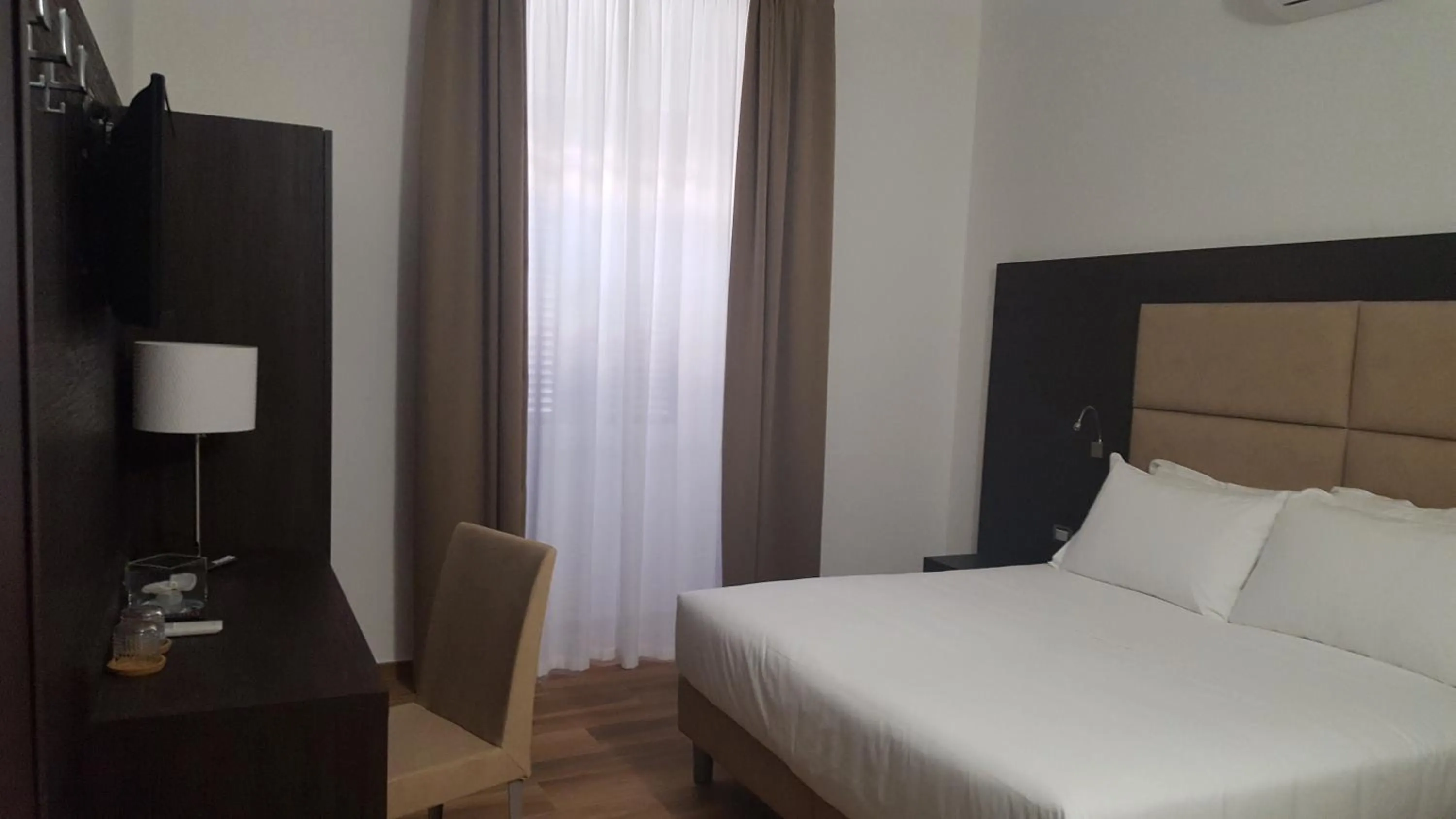 Photo of the whole room, Bed in Una Finestra su Monti