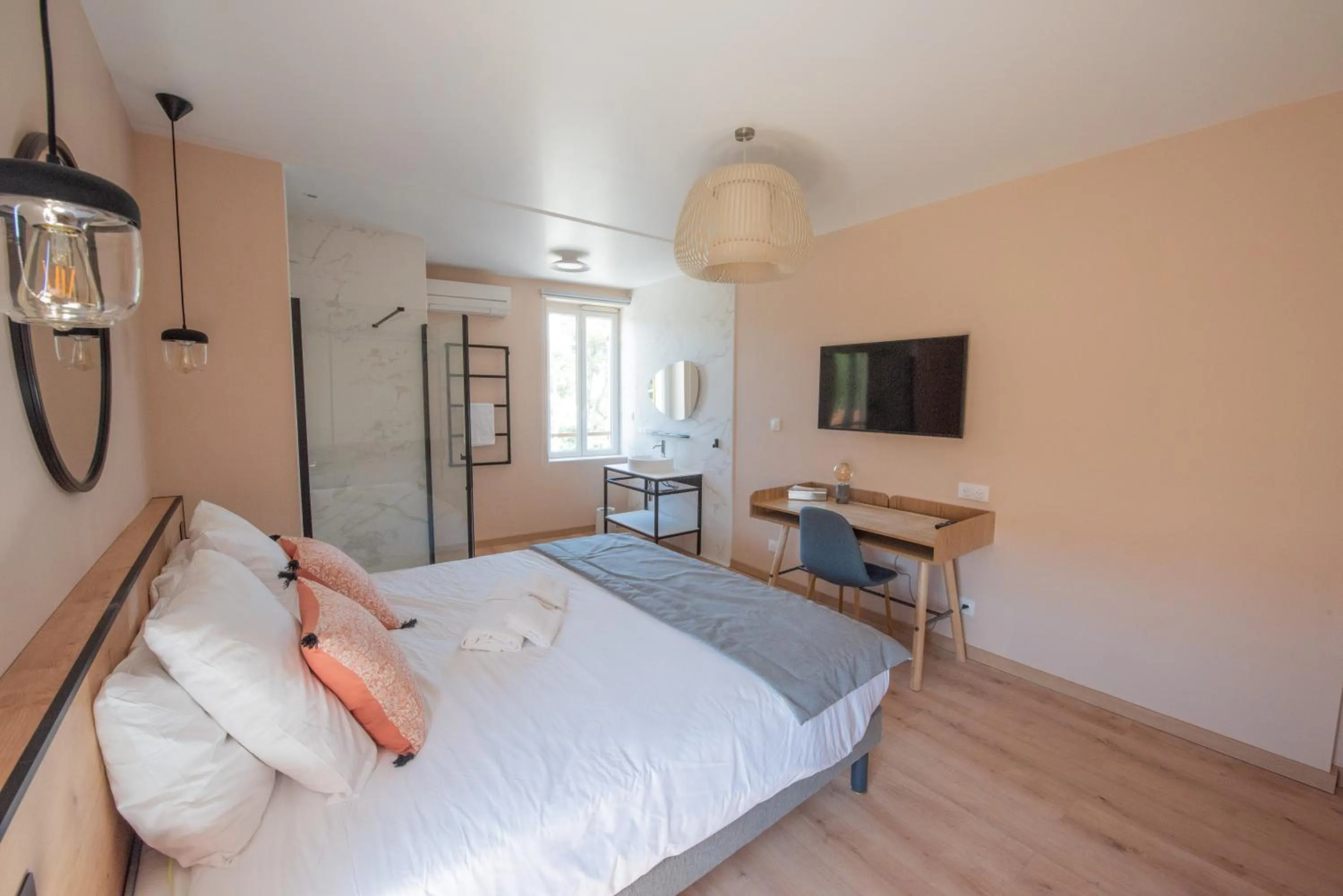 Photo of the whole room, Bed in Hotel Restaurant La Villa Arena