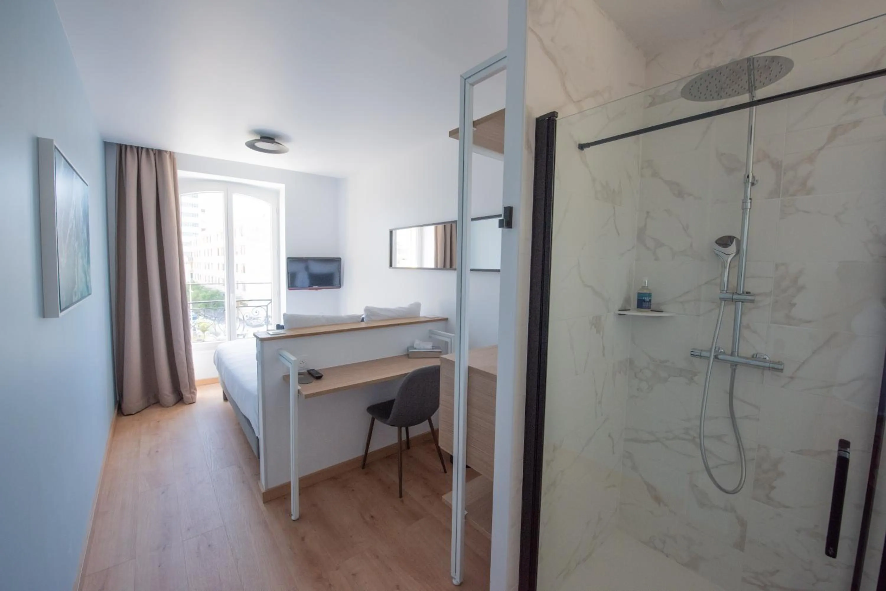 Photo of the whole room in Hotel Restaurant La Villa Arena