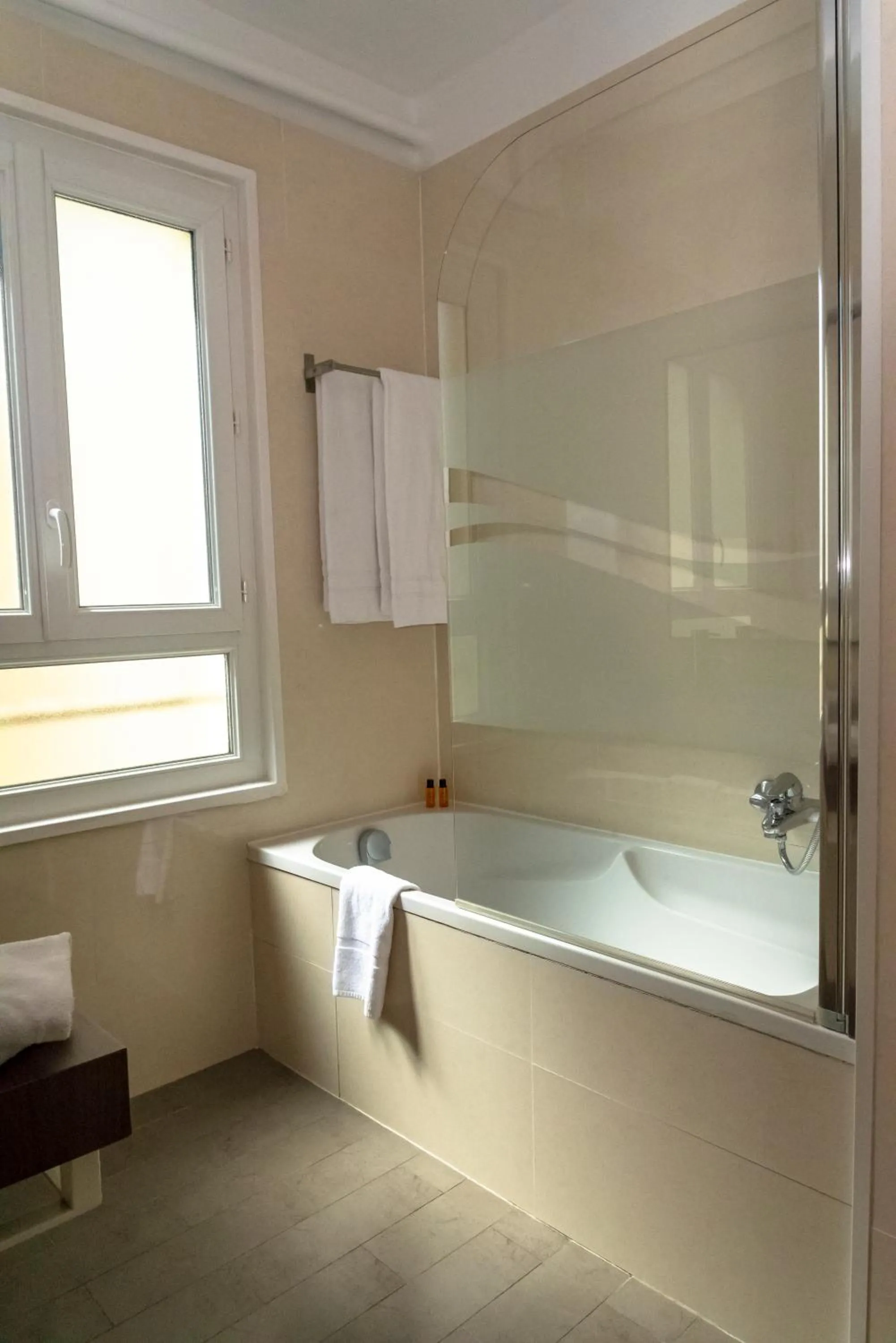 Bathroom in Hotel Amiraute