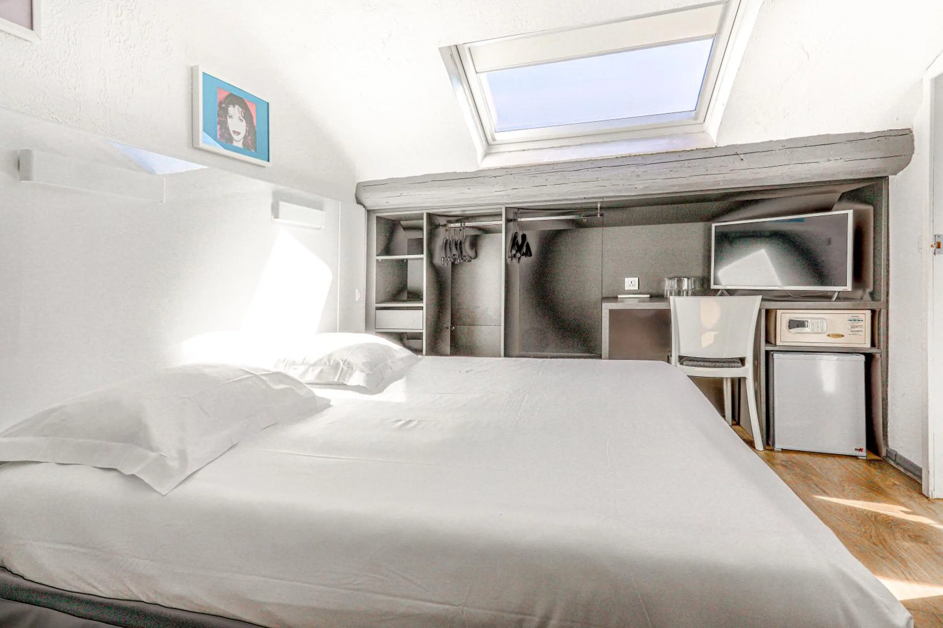 Bed in Hotel Amiraute