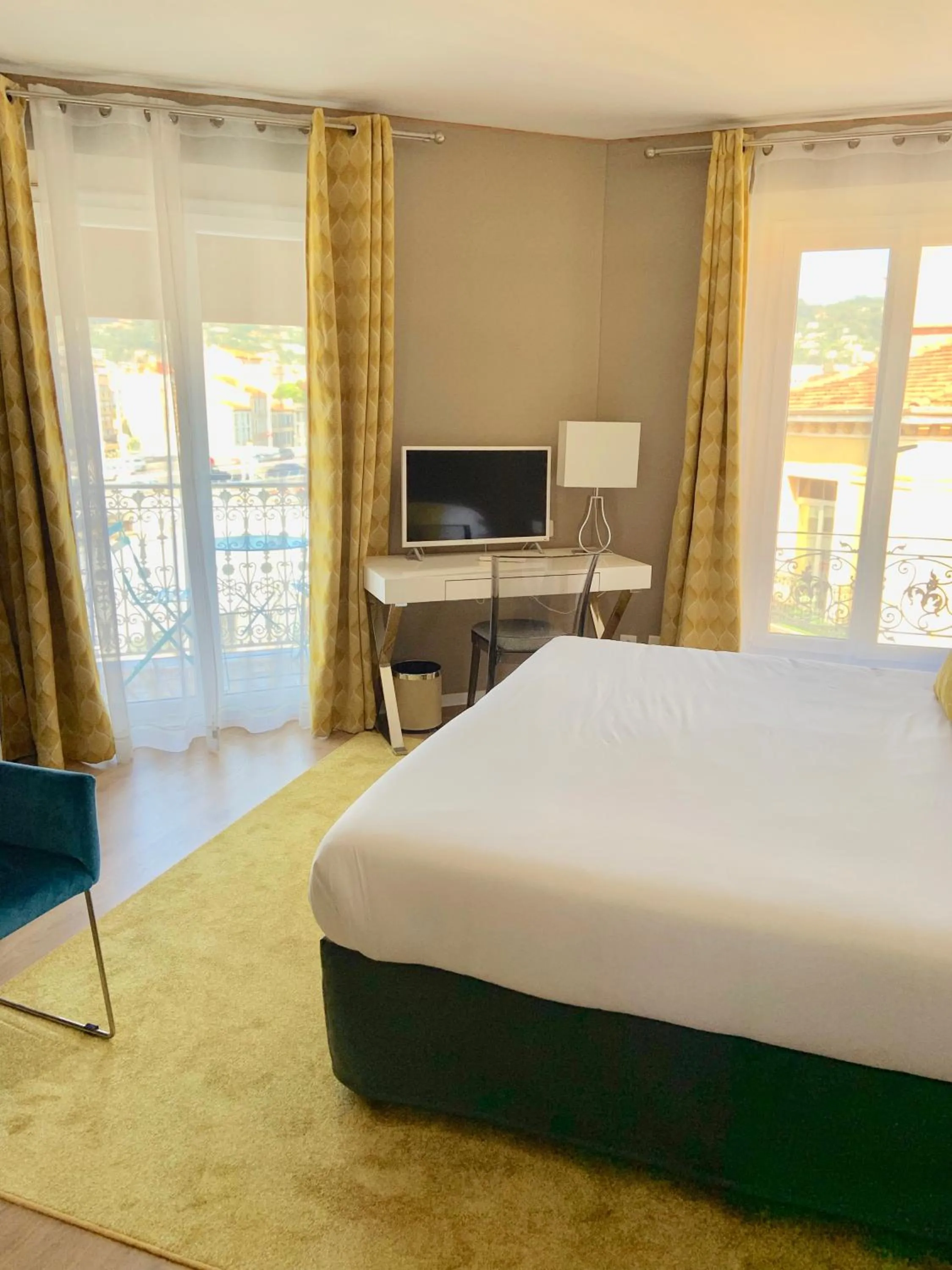 Photo of the whole room, Bed in Hotel Amiraute