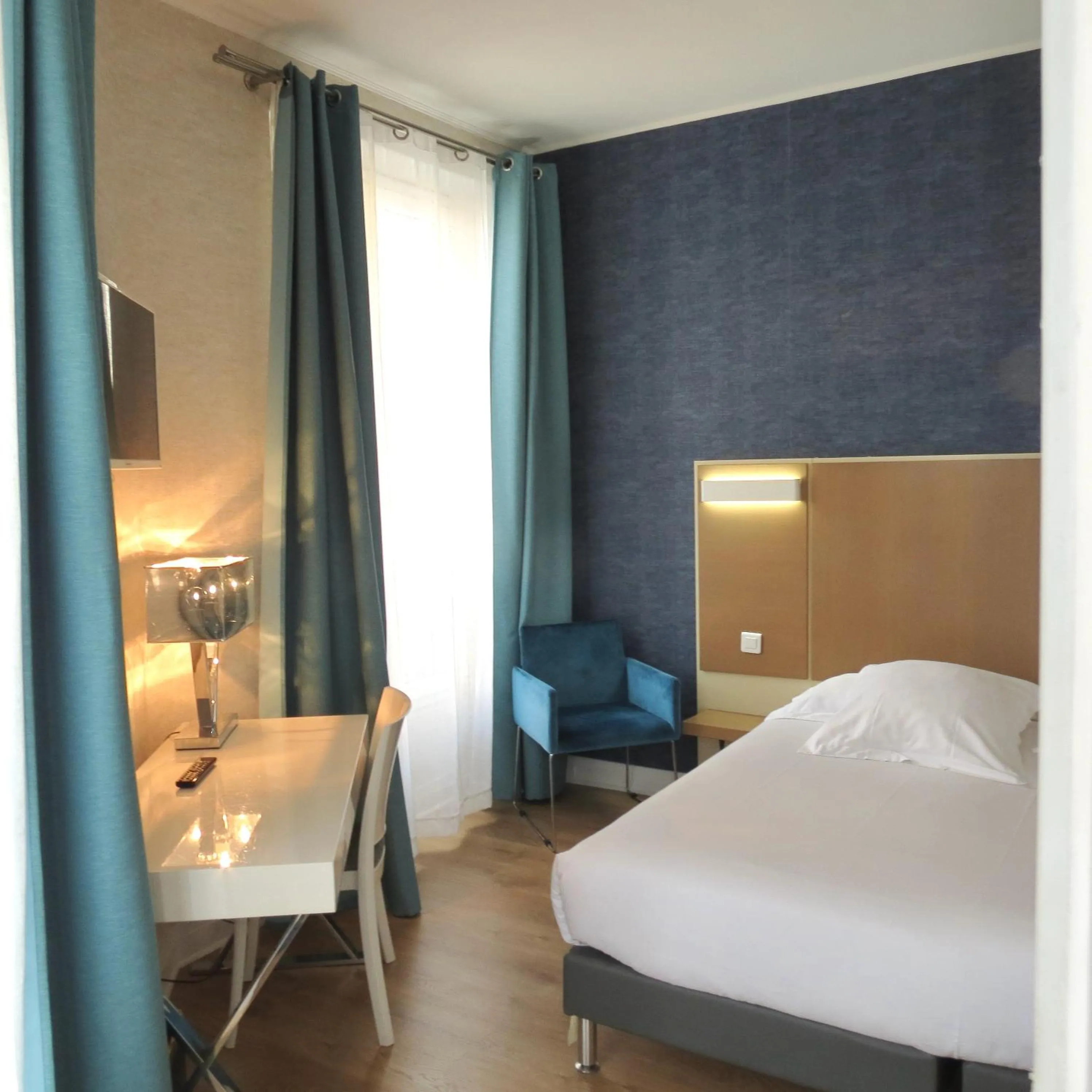 Property building, Bed in Hotel Amiraute