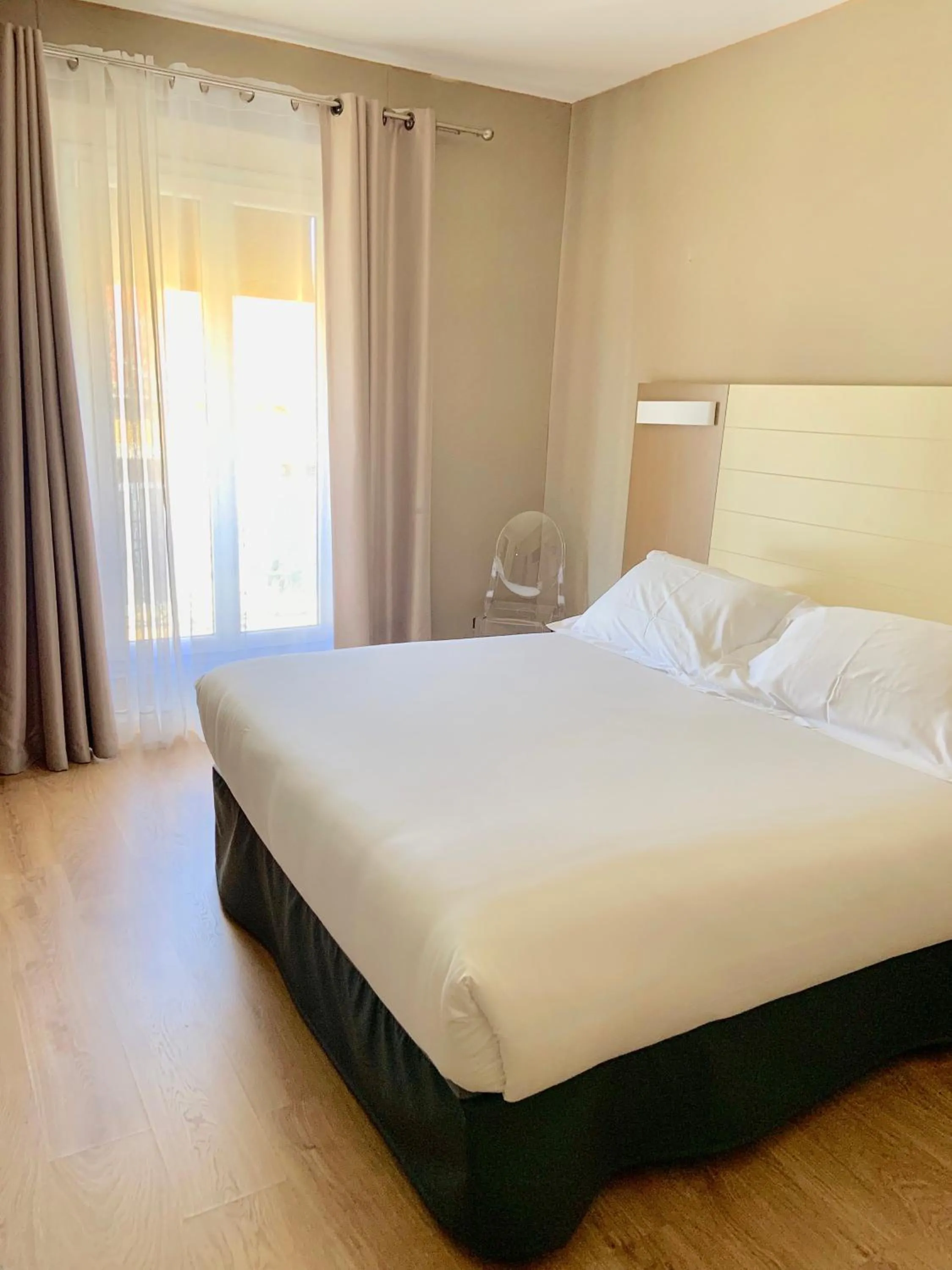 Photo of the whole room, Bed in Hotel Amiraute